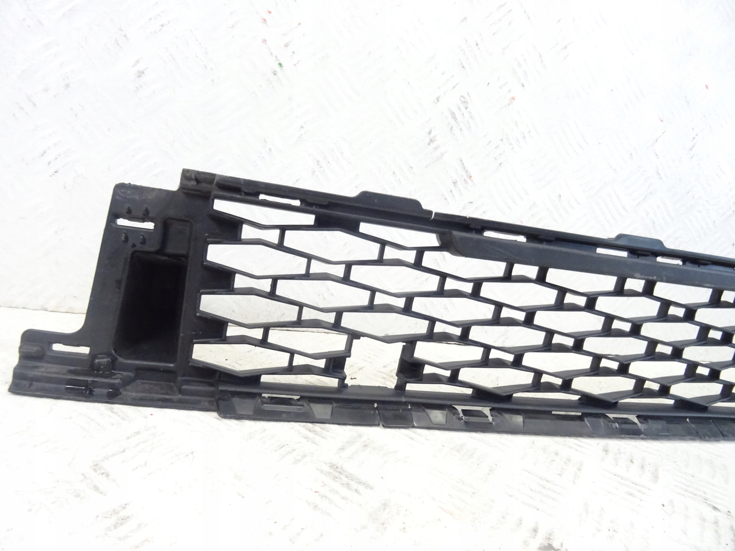 grid of a bumper front front central SKODA KAROQ 57A853677D