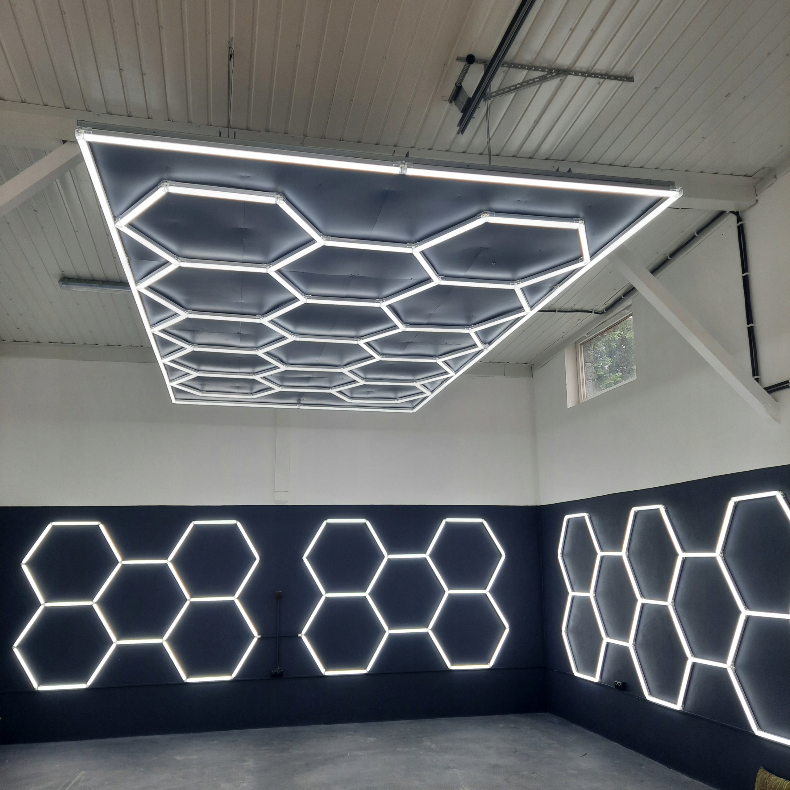 Lampa LED HEXAGON P1 3HEX 120x240 Plaster Miodu Warsztat Garaż Salon ALU EAN (GTIN) 7427282114400