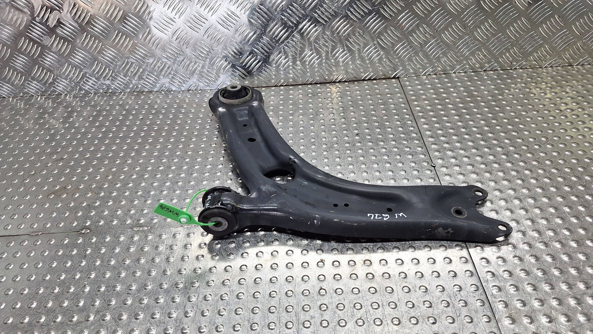 arm left front 3Q0407153B VW PASSAT B8 ATECA SUPERB III
