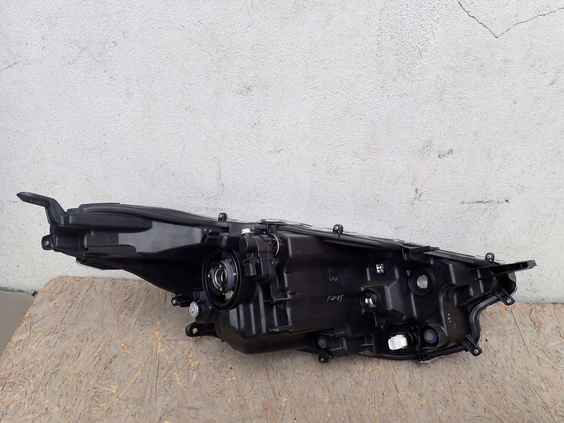 light left REFLEKTOR left TOYOTA YARIS 4 IV P21 2020- 81170K0060