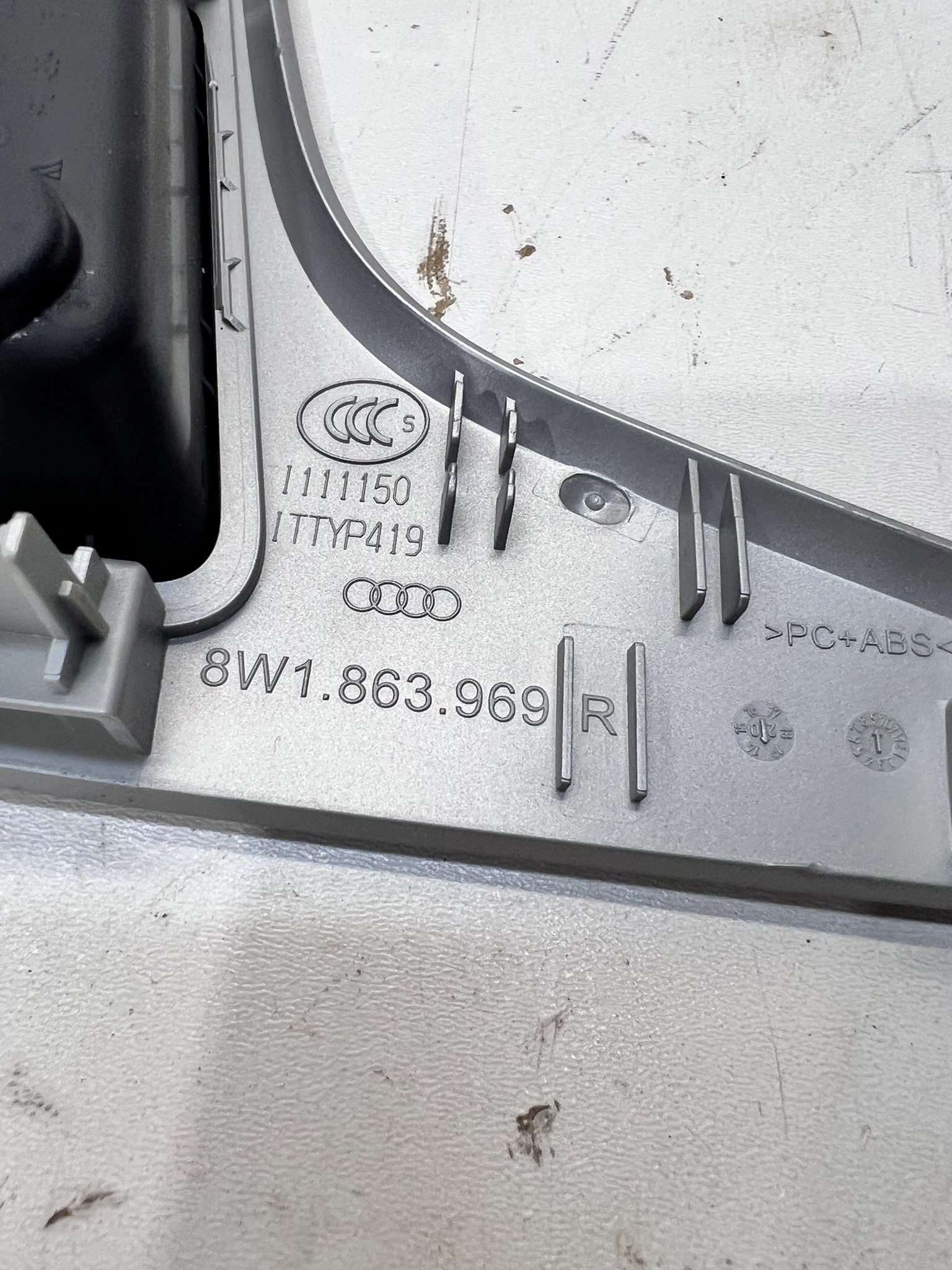 moulding DEKOR TUNELU AUDI A4 B9 8W1863969R grey