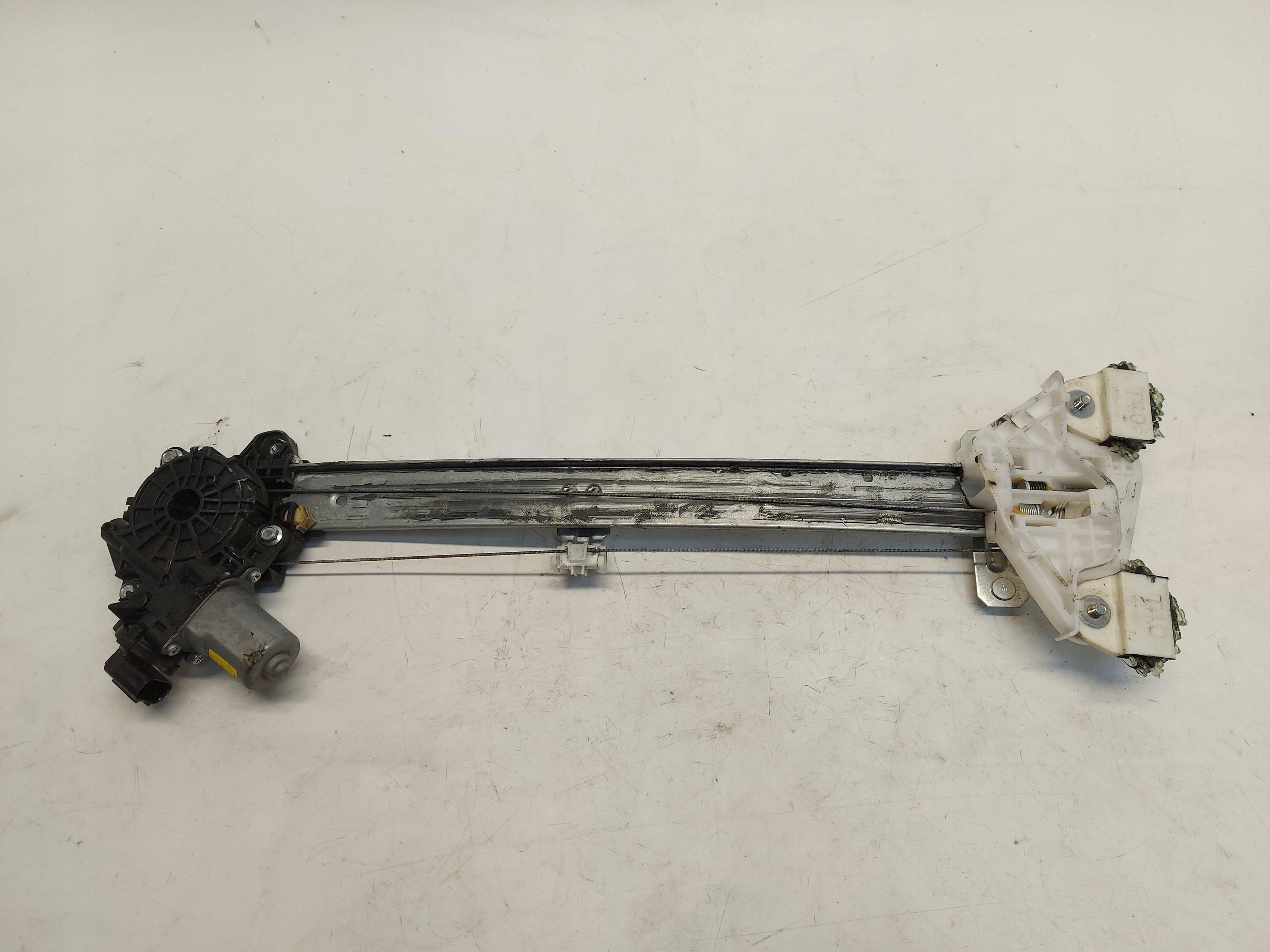 Honda HR-V III eHEV, 2022r. PODNISNIK windows right front WR19-006