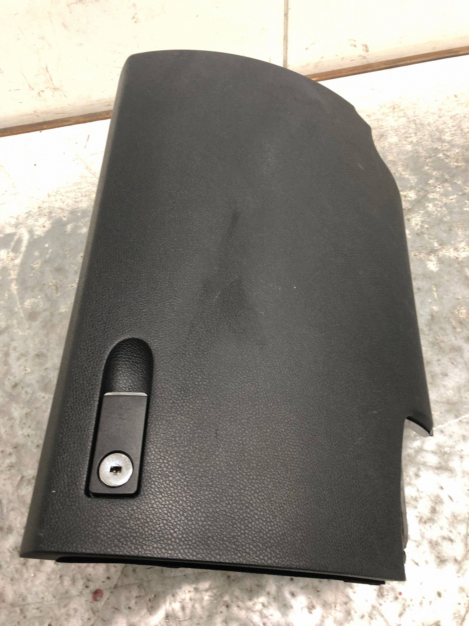 boîte a gant passager console MERCEDES W204 berline A2046800091