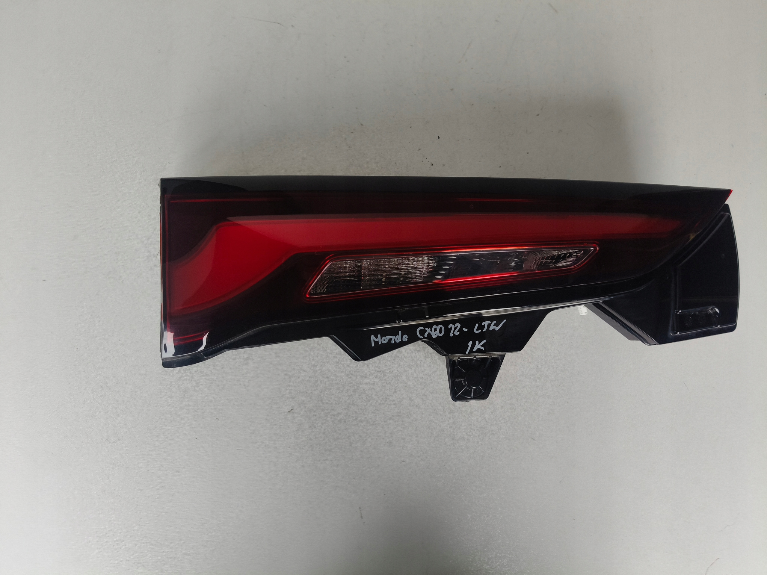 light left rear to the bonnet MAZDA CX60 22- LED