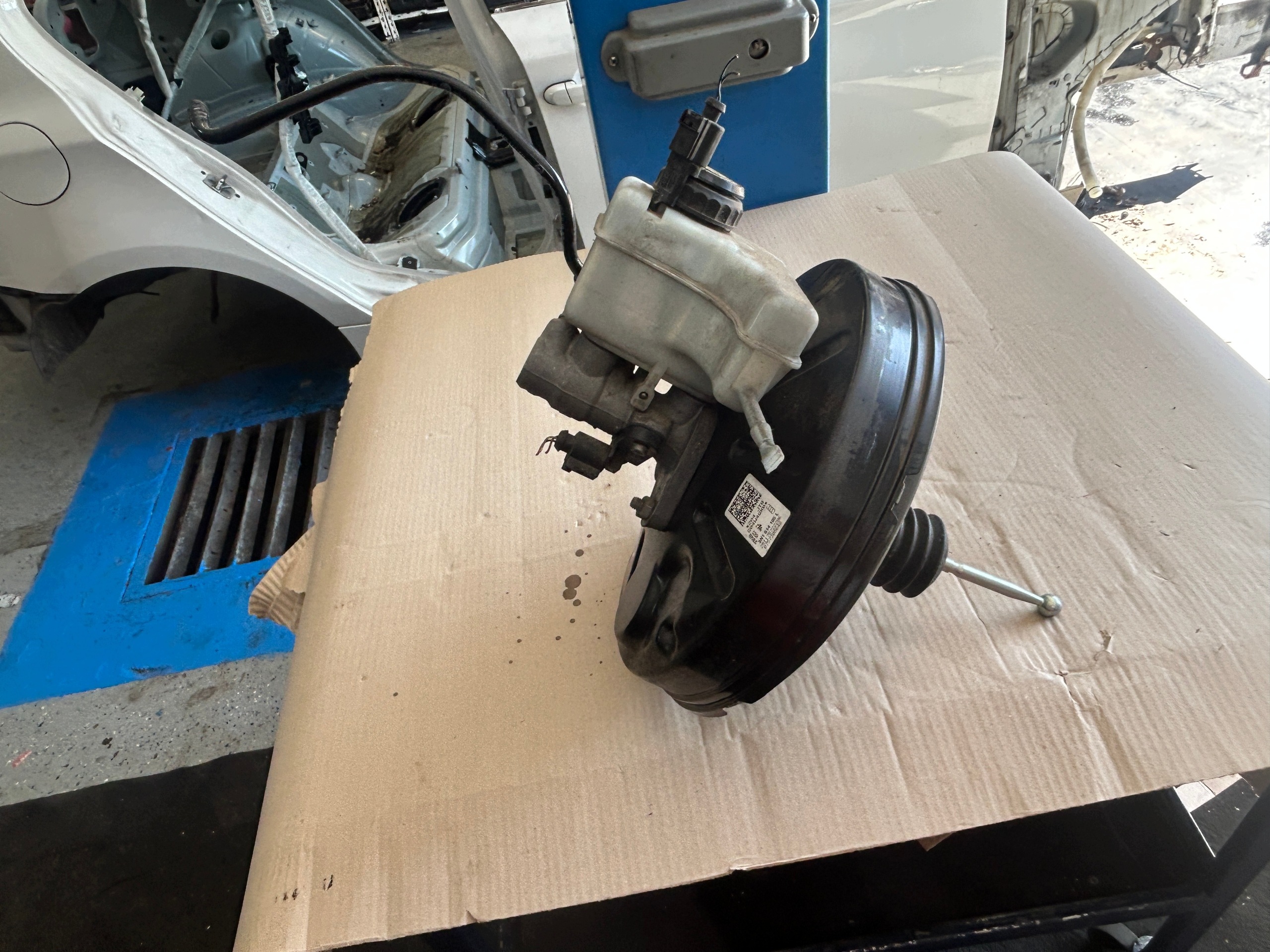 AUDI Q3 8U Servo bremsen 5N1614105L