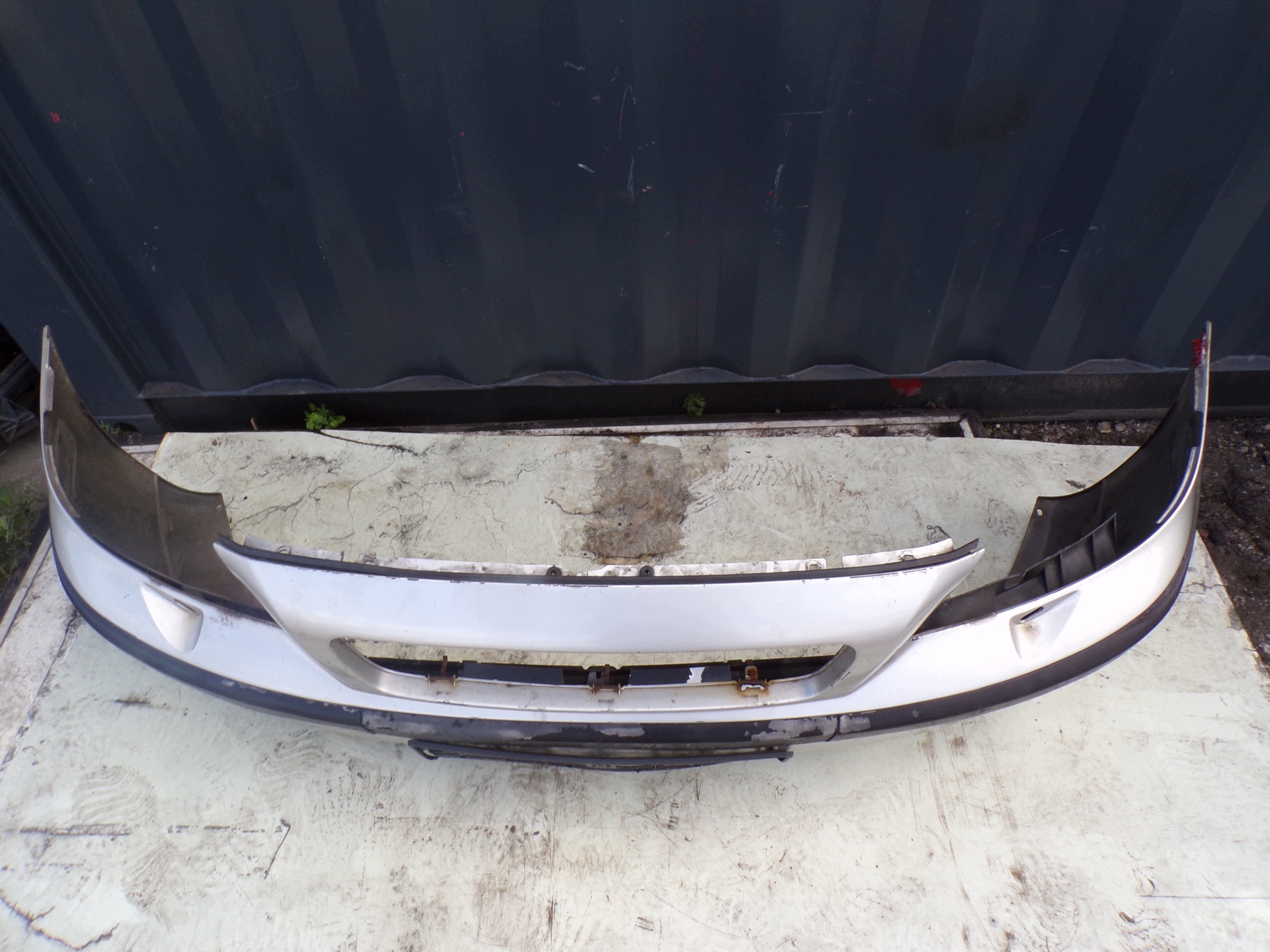 front bumper front VOLVO V70 2 II washers (R1)