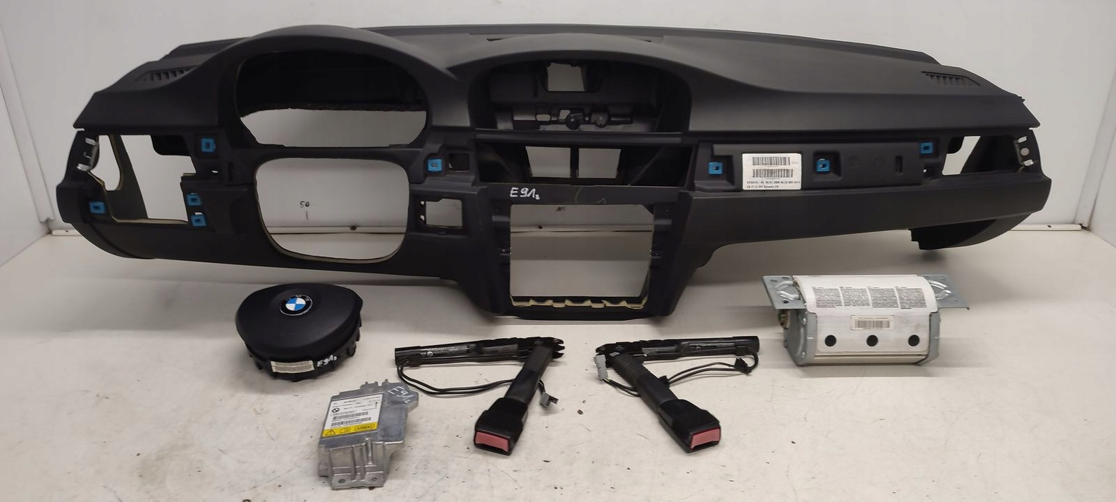 dashboard console airbags tension belts BMW E91 320i