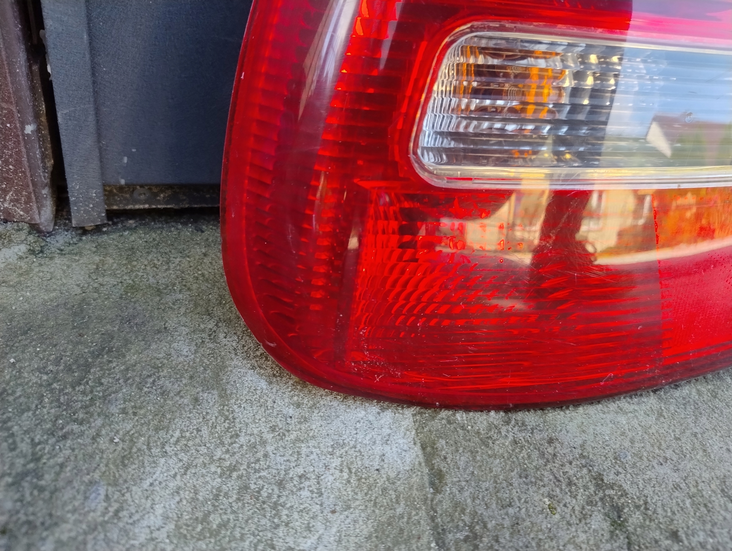 MITSUBISHI CARISMA LIFT light rear left 151081