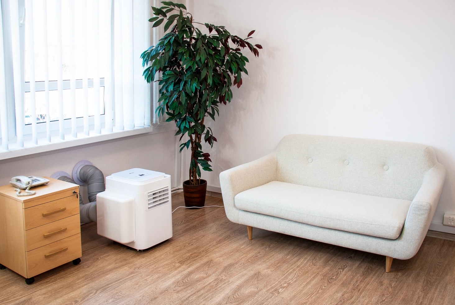 KLIMATYZATOR PRZENOŚNY DO KAMPERA DOMOWY FRAL SUPER COOL FSC09C 3w1 2,6KW Kolor dominujący biały