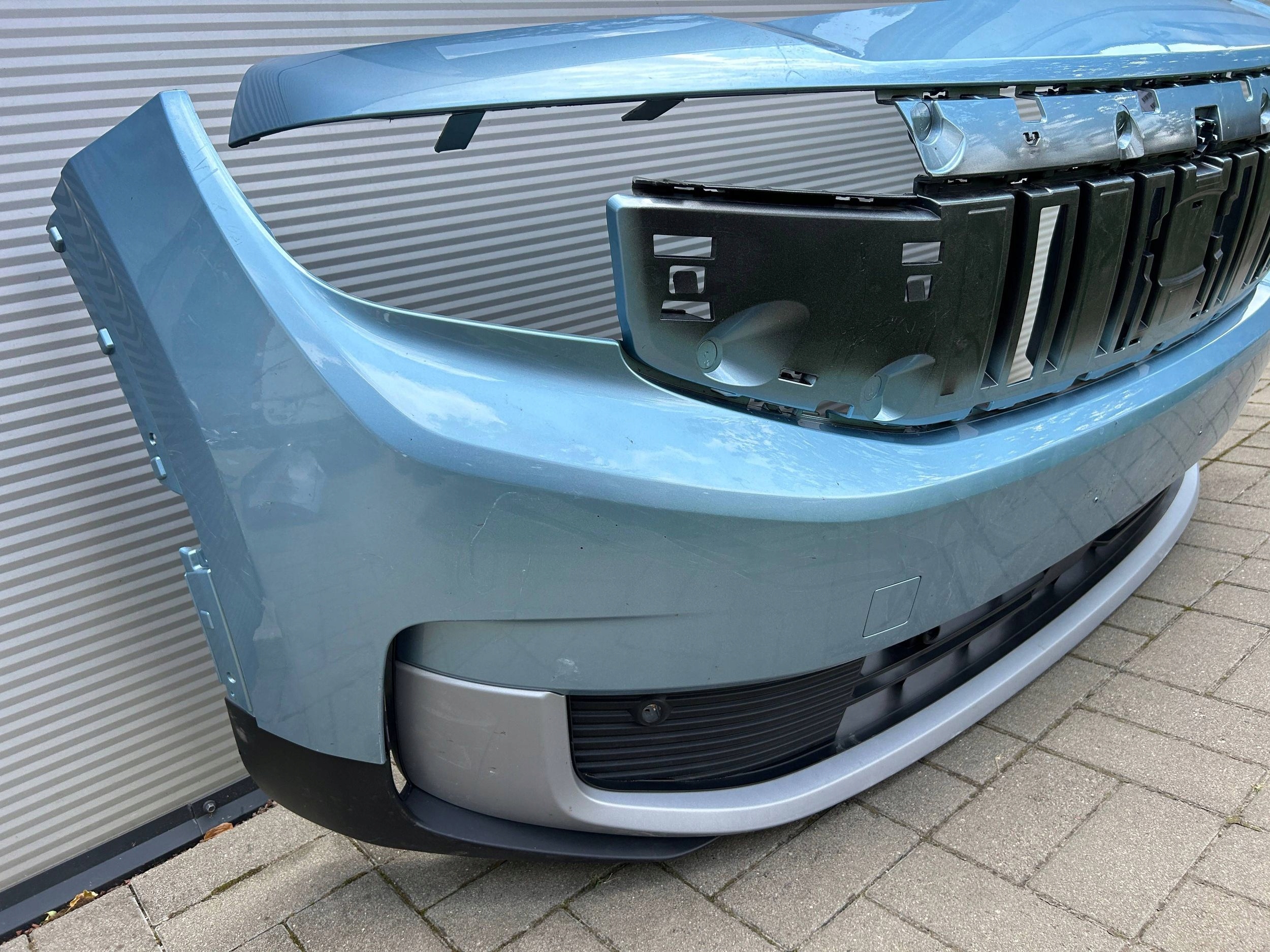 Ford Explorer EV 24- nárazník předek přední