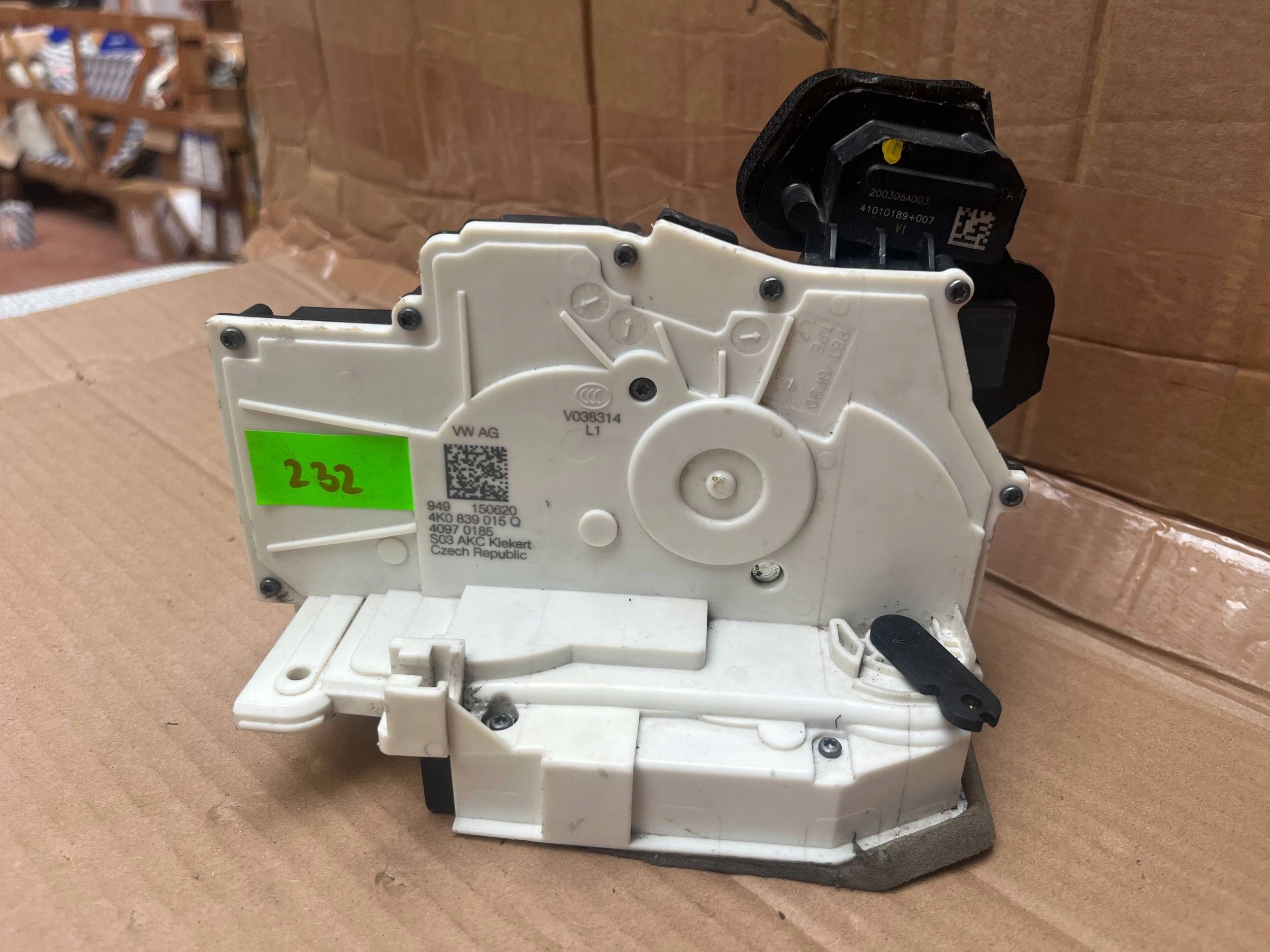 AUDI Q8 A6 A7 lock door left rear part 4K0839015Q original !