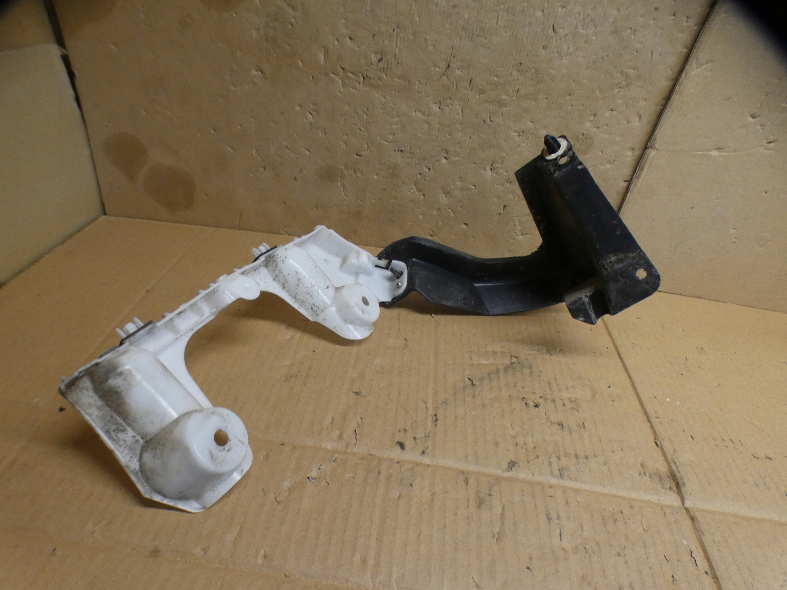RENAULT MEGANE IV right left support rear part bumper 852248678R 850449059R