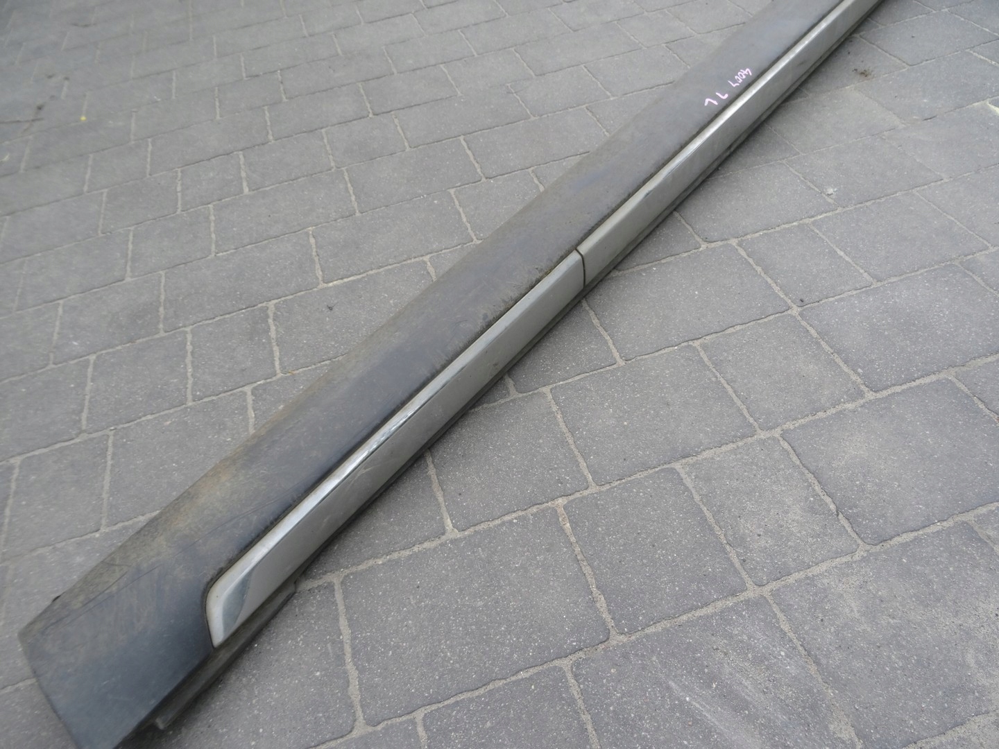 CITROEN C-CROSSER OSŁONA PRÓGU LEWA CHROM Producent części Citroen OE