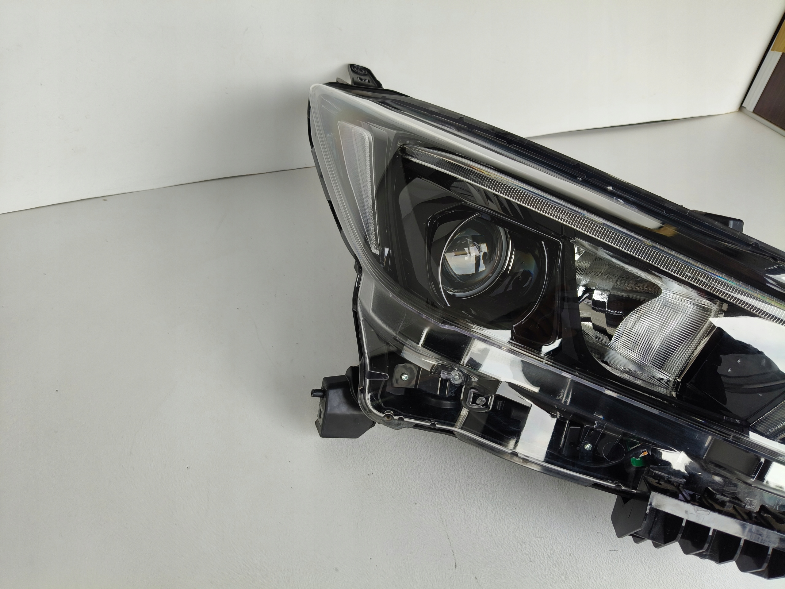 light right REFLEKTOR NISSAN LEAF II 17- LED