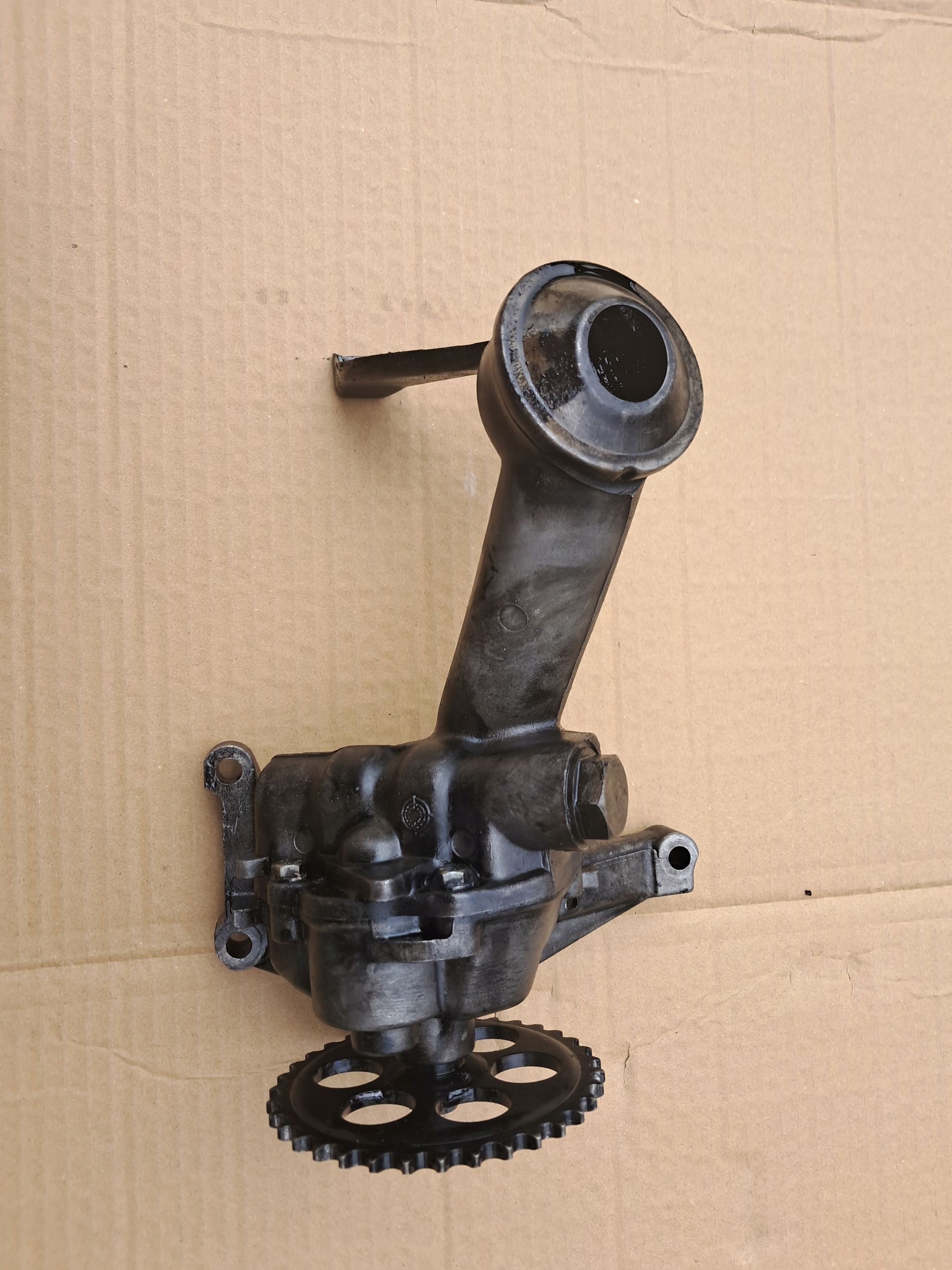 ÖLPUMPE MERCEDES W124 3,0D OM603 6031810001