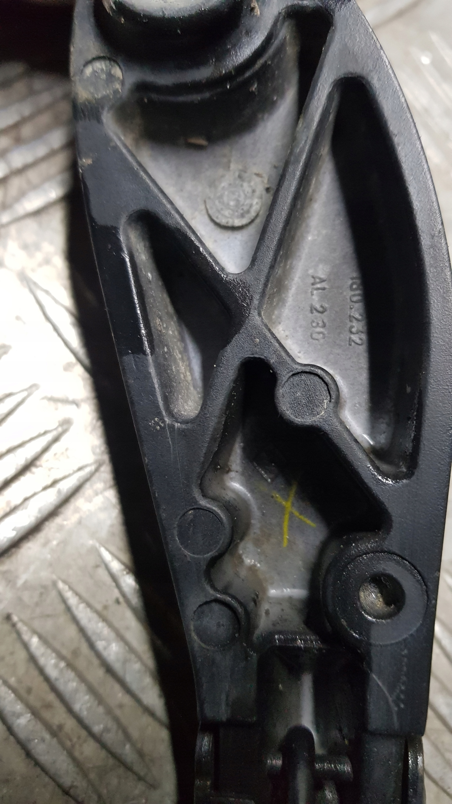AUDI A8 D3 wiper arm right front CENA ZA 1SZTUKE
