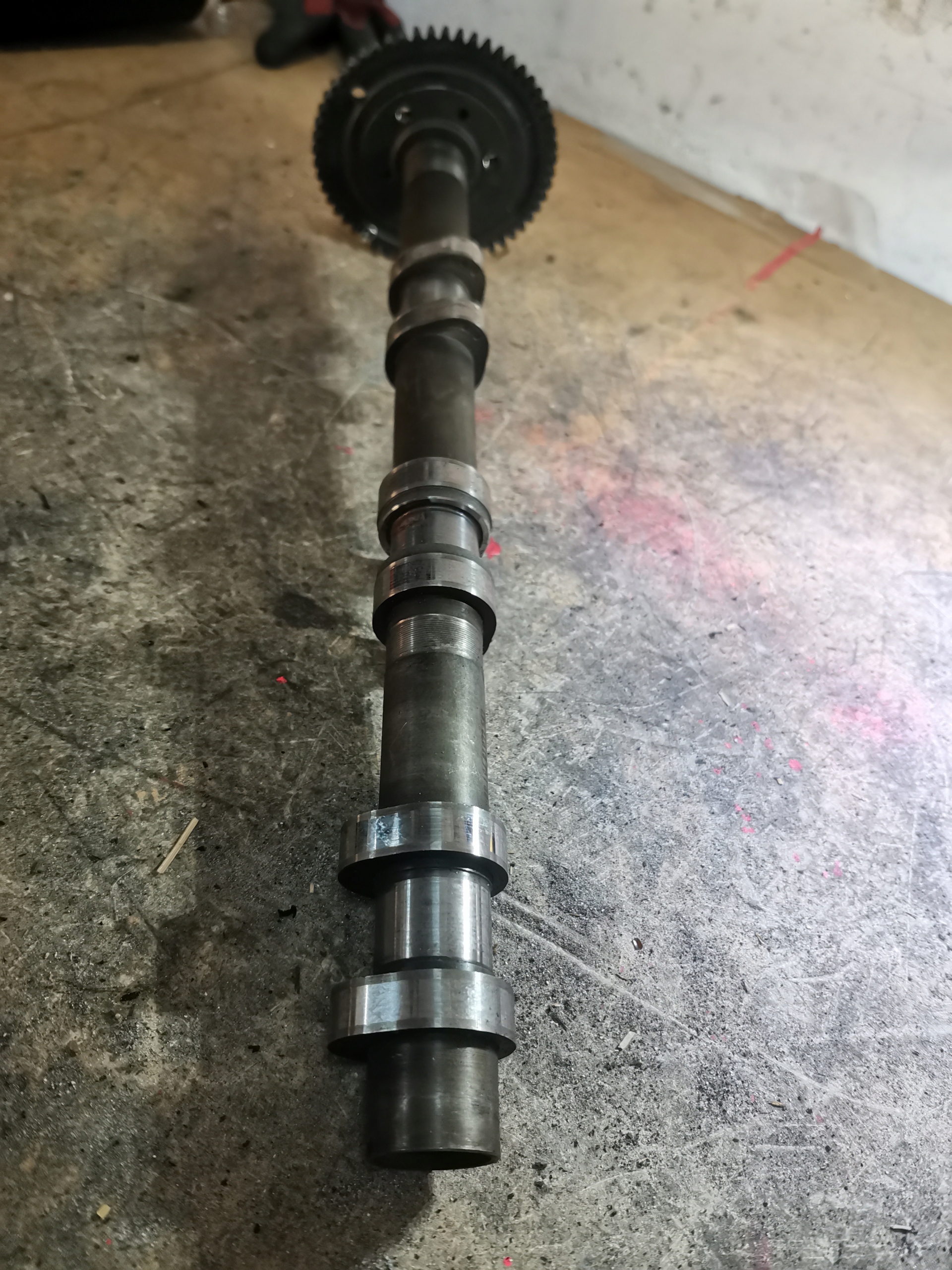 распредвал W212 3.5 V6 CDI A64226503 A64208