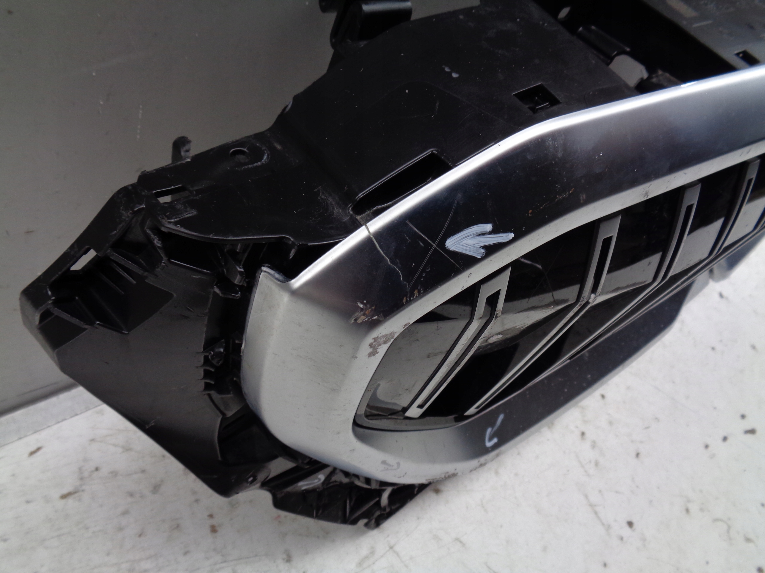 front PREKLADgrill intake air steering wheel, BMW I5 G60