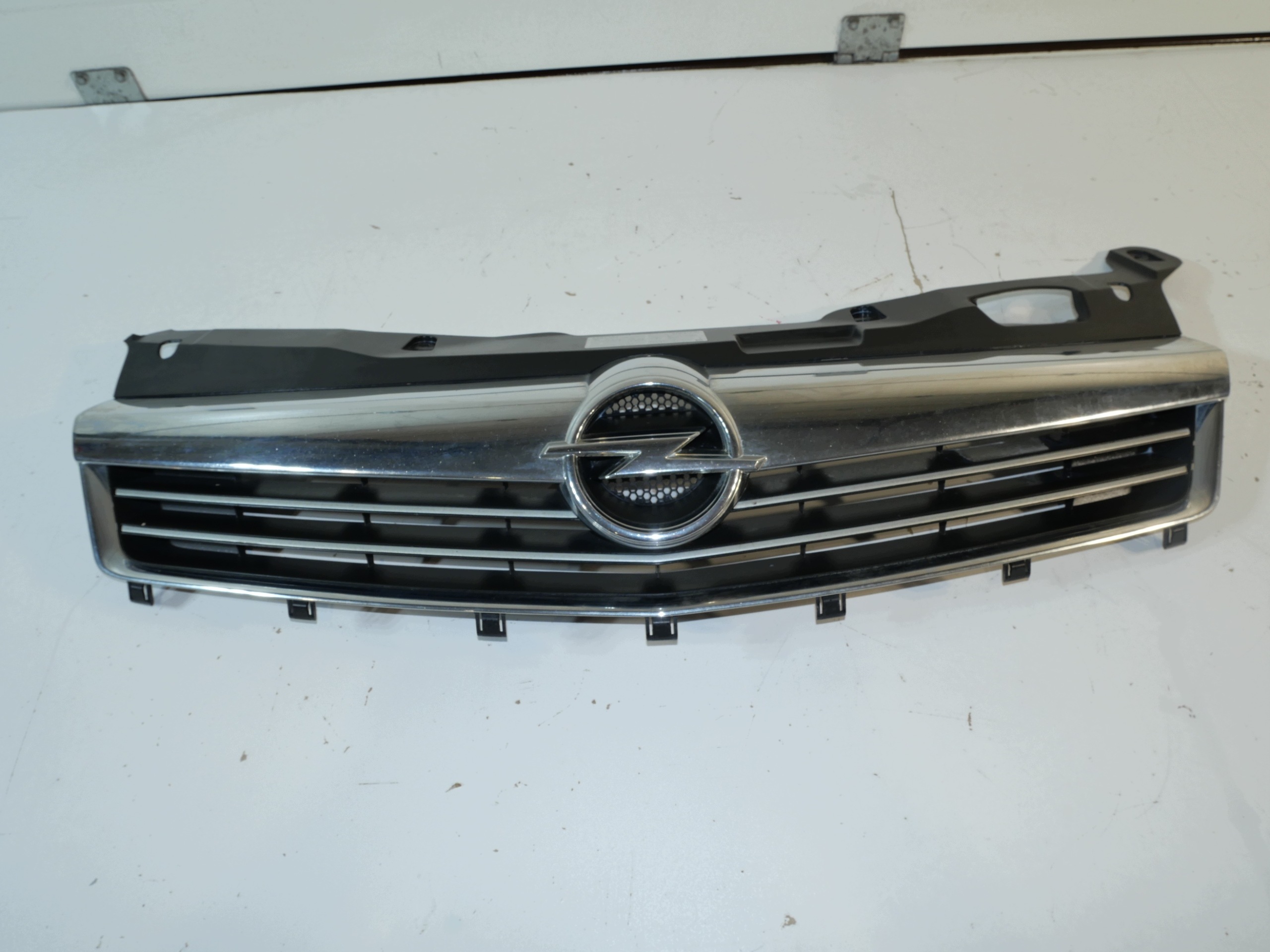 OPEL ASTRA H 3 III 04-08 grill grille radiator 13225775
