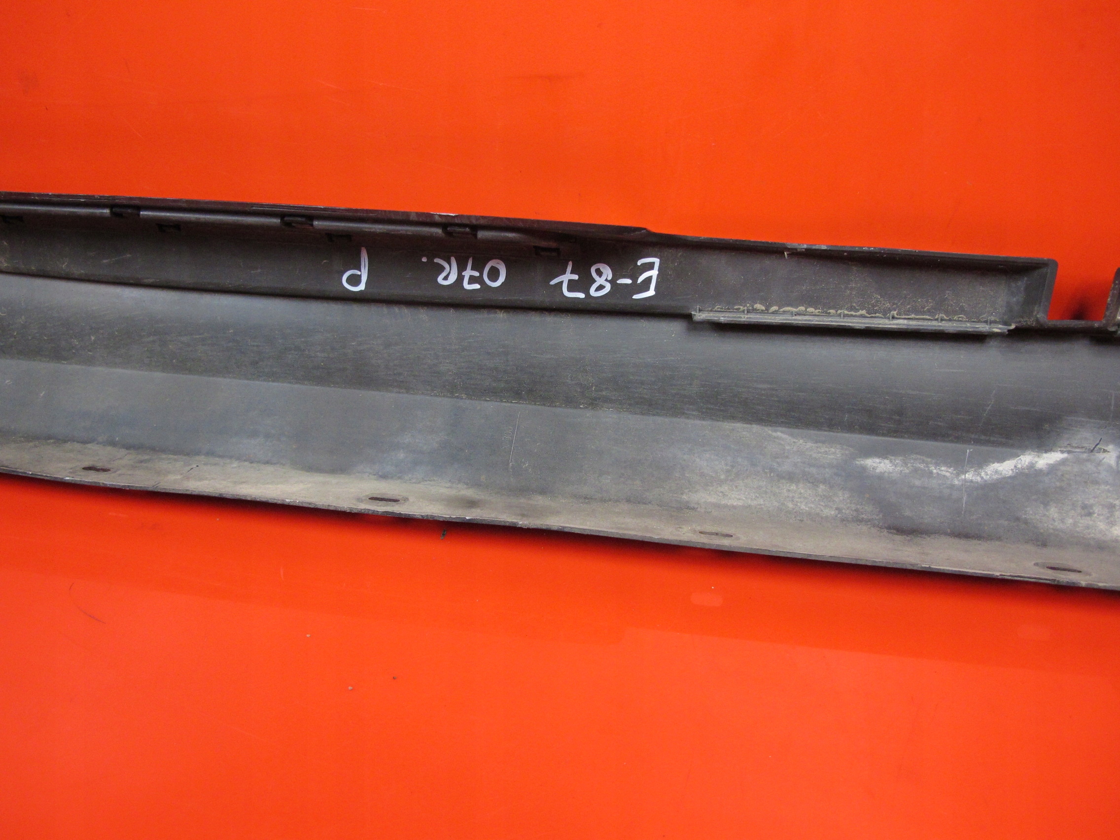BMW and 1 E87 5D moulding cap threshold right 668/9