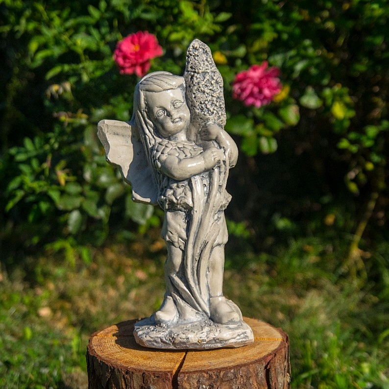 FIGURKA DUŻY ANIOŁEK WRÓŻKA GIPSOWA DEKORACJA Kolor odcienie brązu i beżu odcienie szarości i srebra