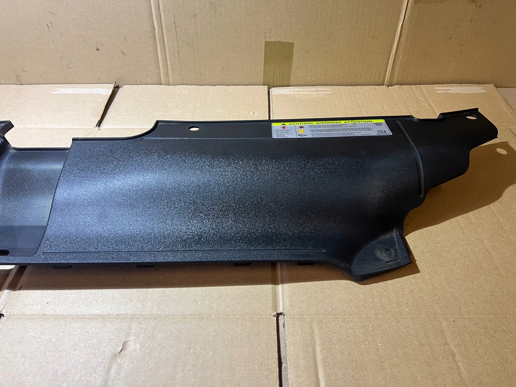 AUDI A5 8T Horn kryt stěny předního 8T0807081B