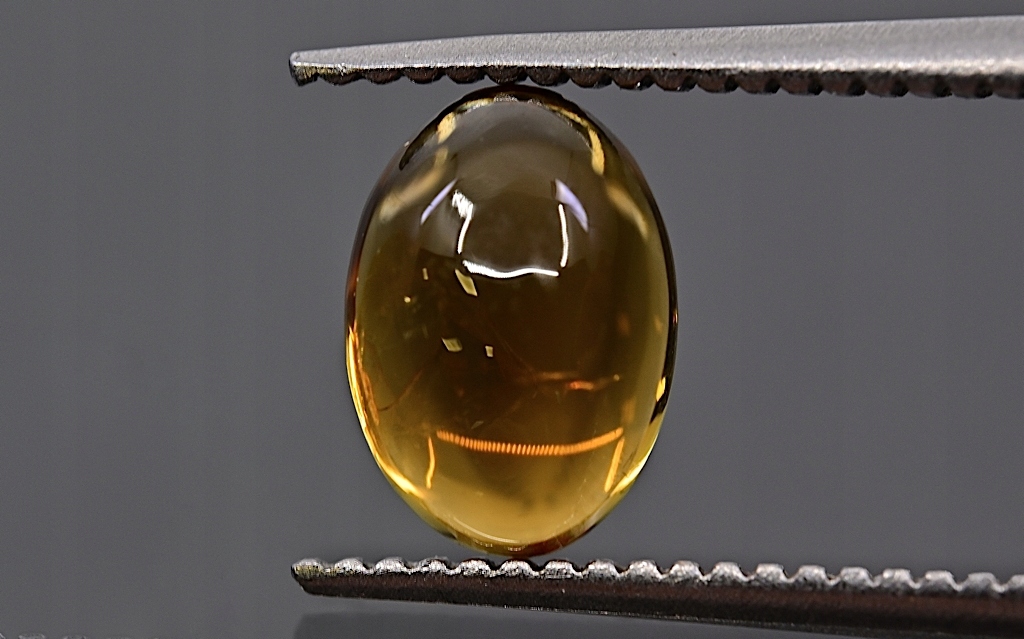 Turmalín kabošon ovál 7x5 mm