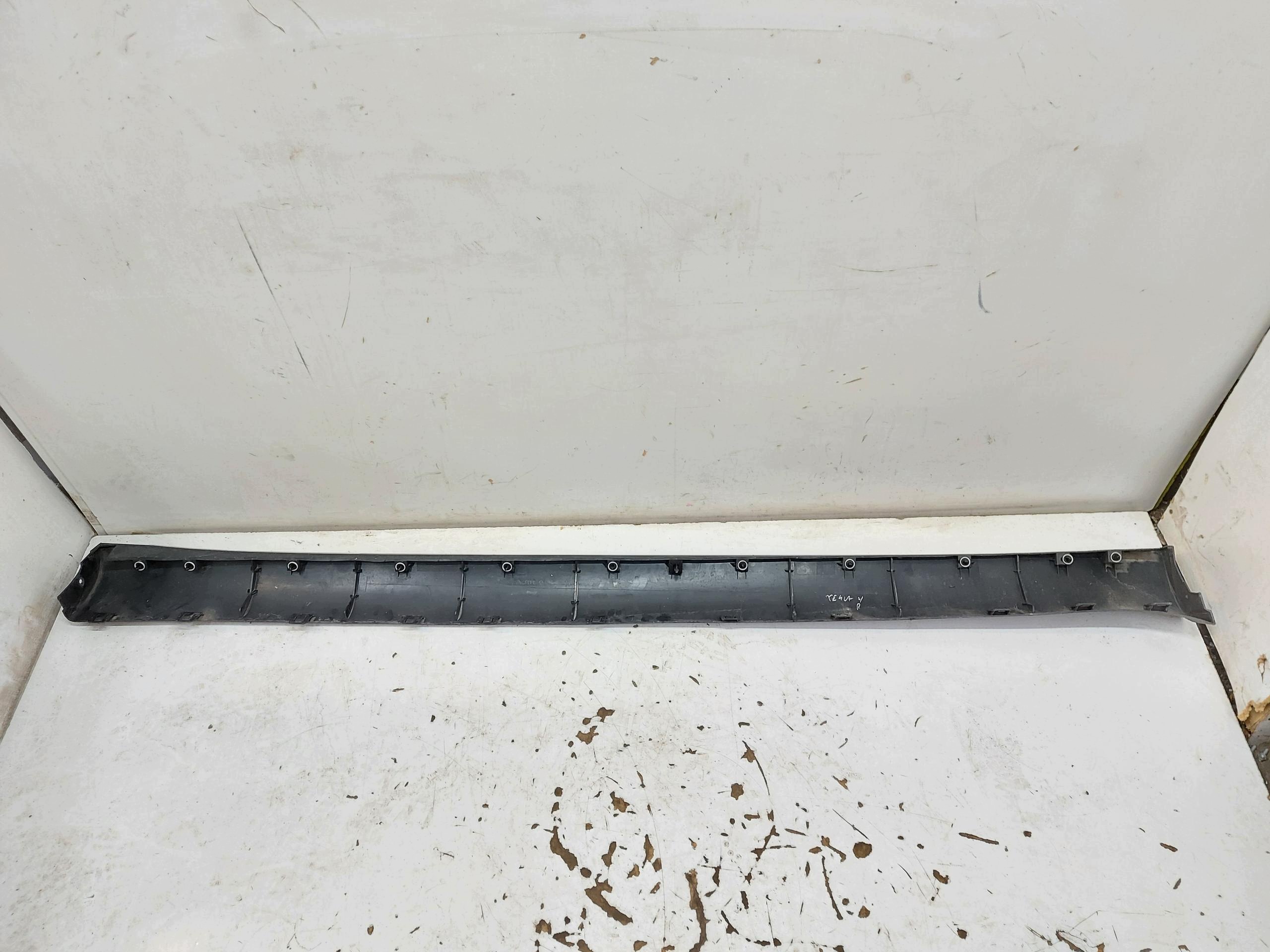 TESLA MODEL Y 2024r, moulding threshold right 1493632-00-B