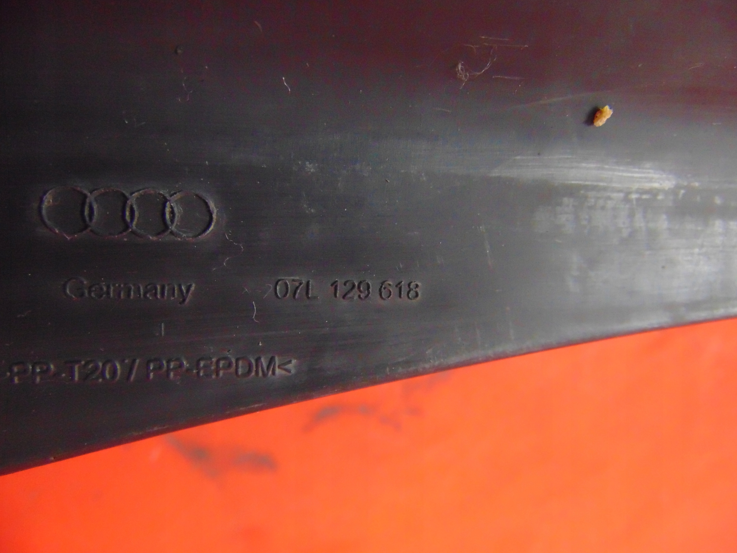 AUDI S6 C6 5.2 V10 FSI drain SSACY right 07L129618