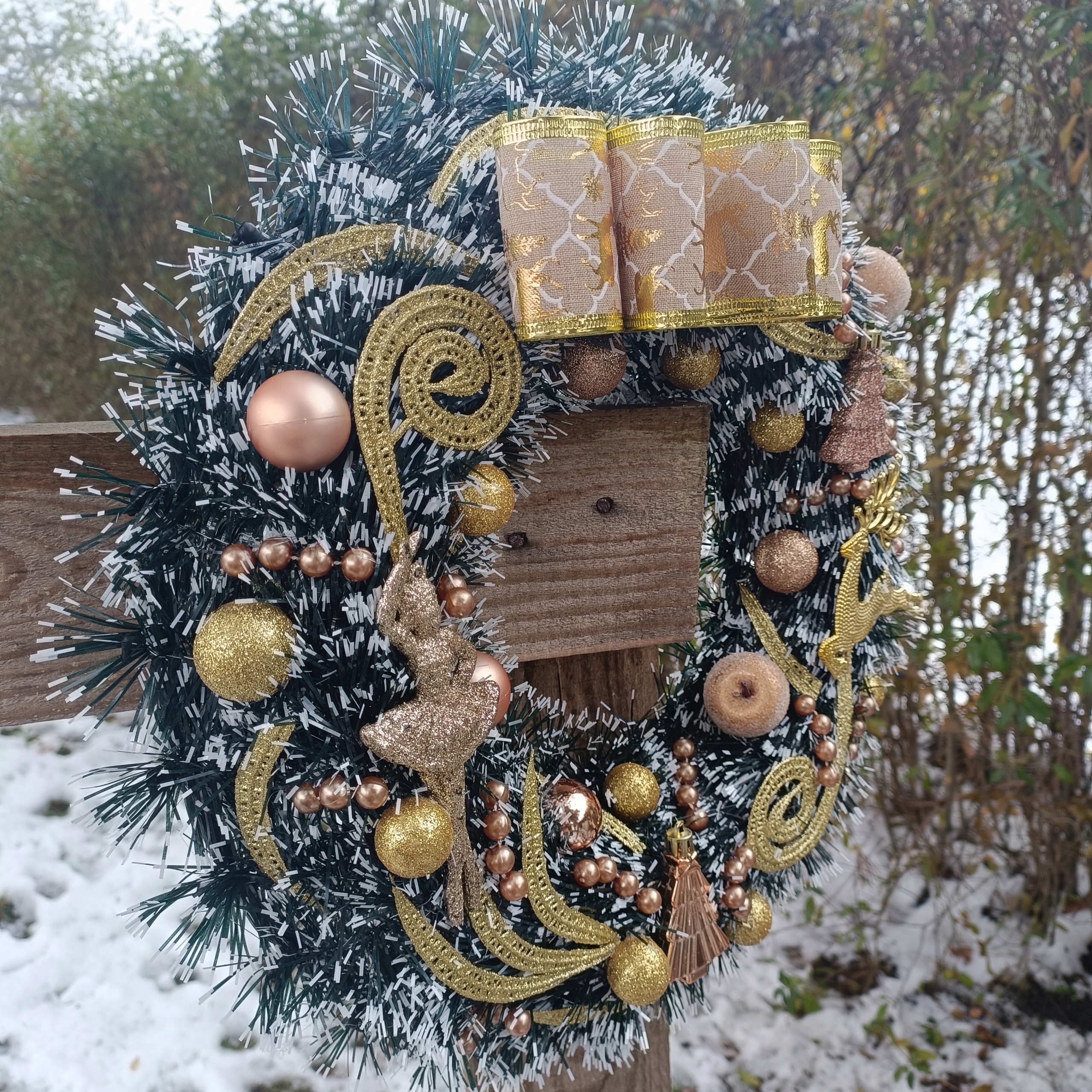 BOŻONARODZENIOWY WIANEK ZŁOTY NA DRZWI ŚWIĄTECZNY STROIK WIGILJNY RENIFER Kod producenta STROIK/BN/WIANEK/CZERWONY