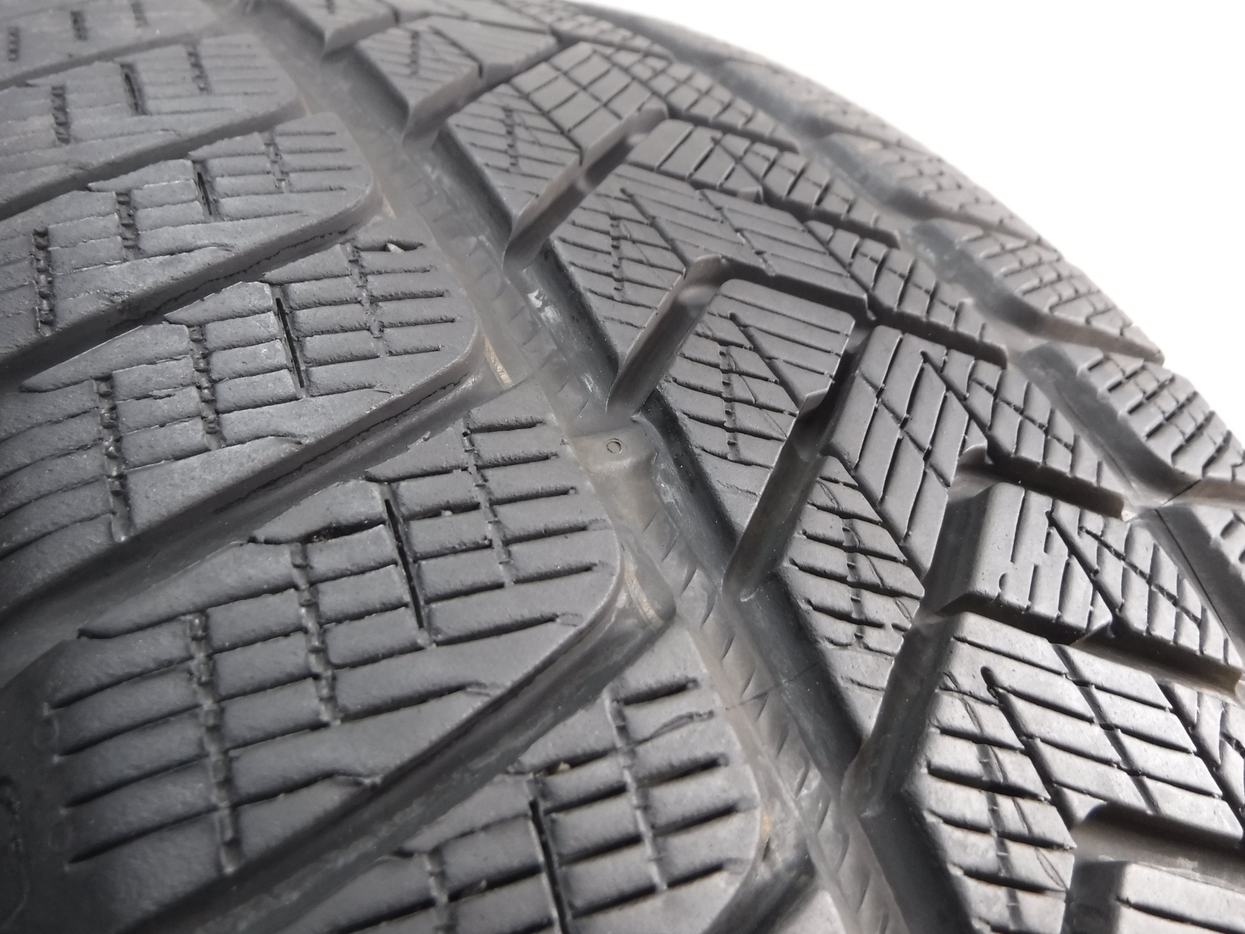 OPONY ZIMOWE PIRELLI SCORPION 255 50 20 109H Type approval AO Audi
