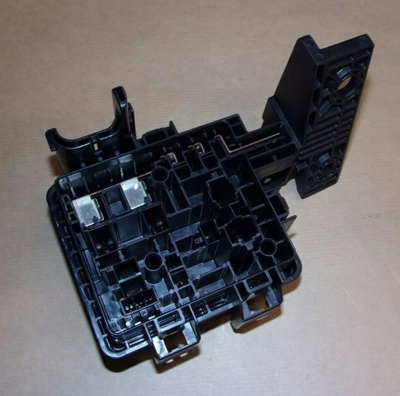 SKRZYNKA BEZPIECZNIKÓW R MEGANE III 243516967R Stan opakowania oryginalne