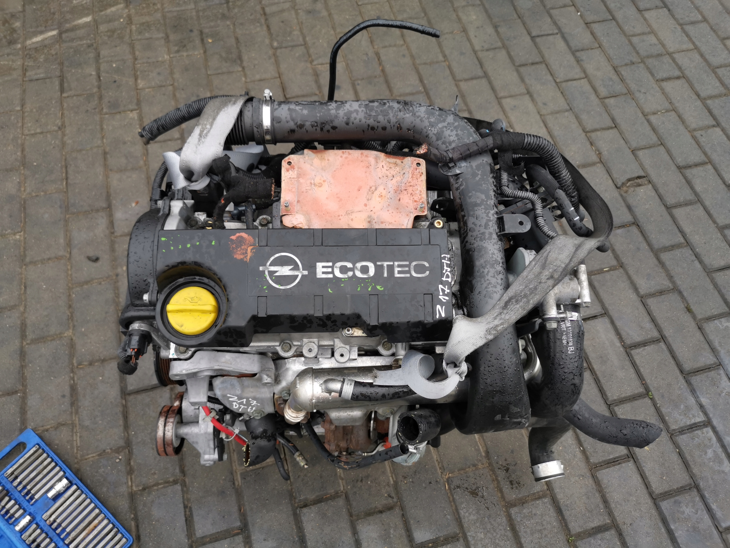 двигатель комплектный opel ASTRA III H MERIVA Combo C 1.7 Z17DTH Denso