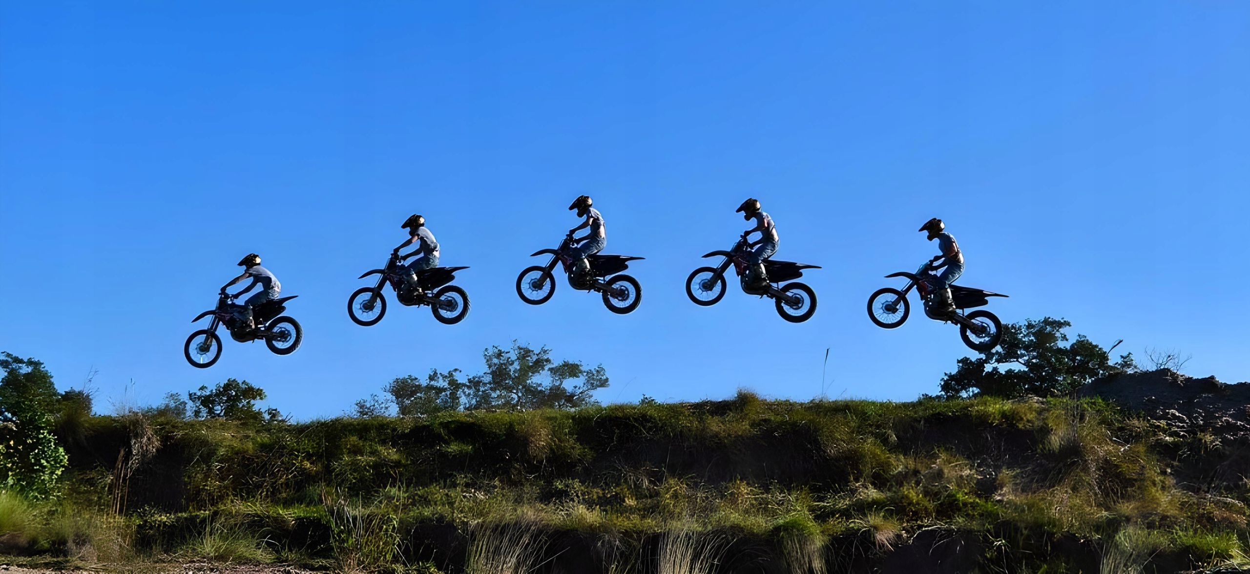 Športová kamera SJCAM SJ20 + akumulátorový držiak pre 4K kameru DUAL LENS PL Stav balenia originálne