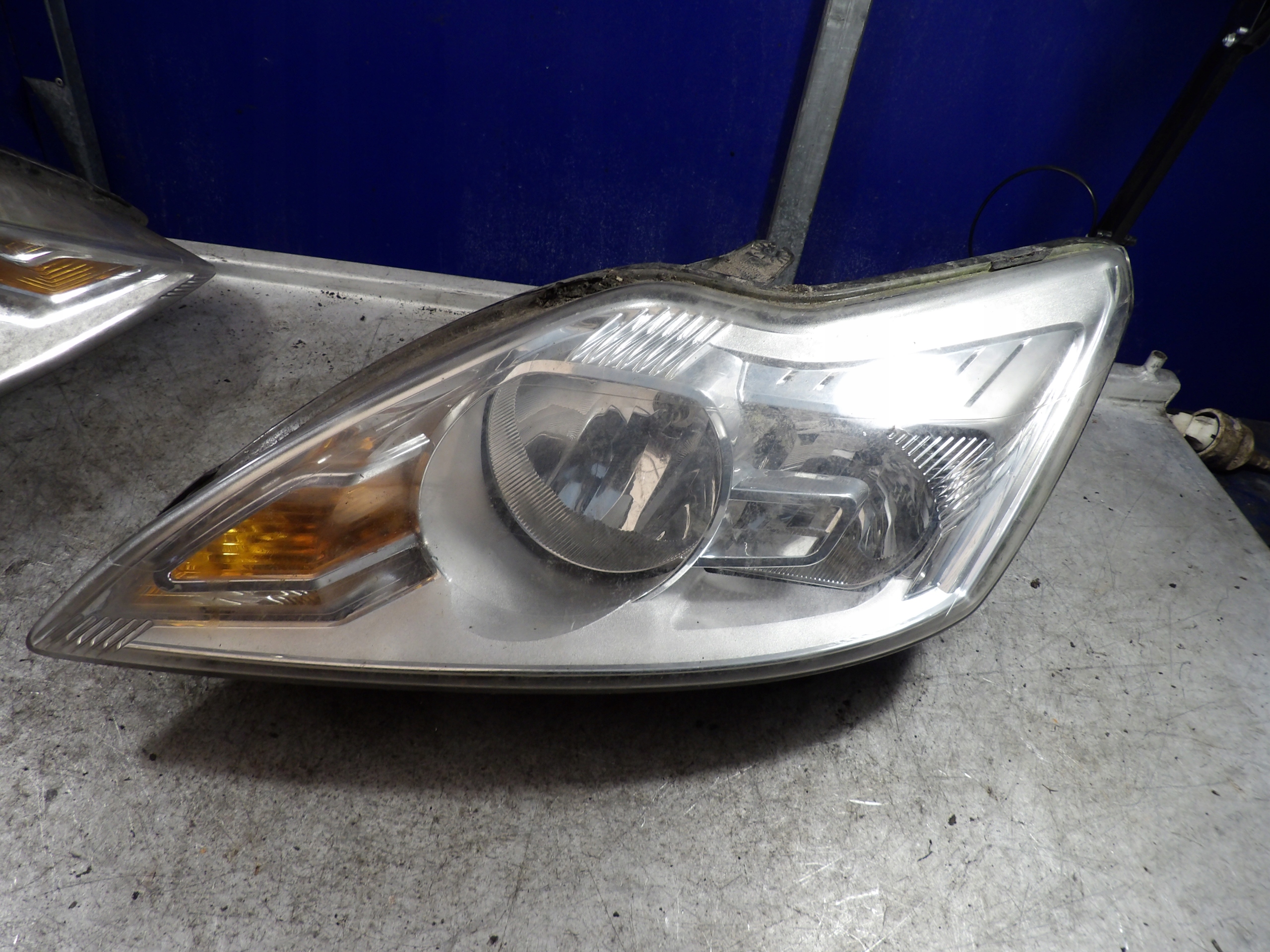 Ford Focus MK2 light front left 8M51-13W030-AD