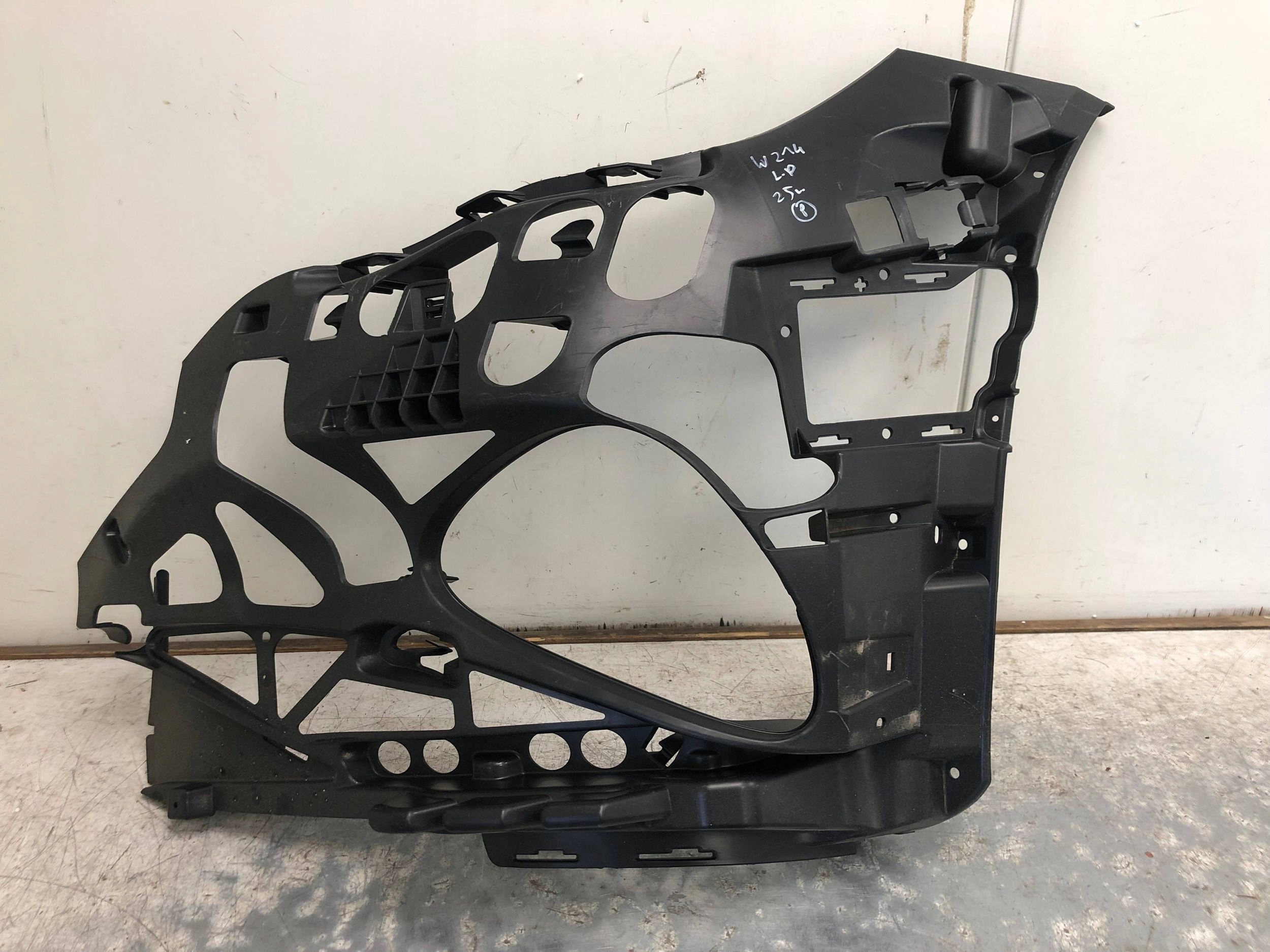 bumper bracket left front MERCEDES W214 A2148850400