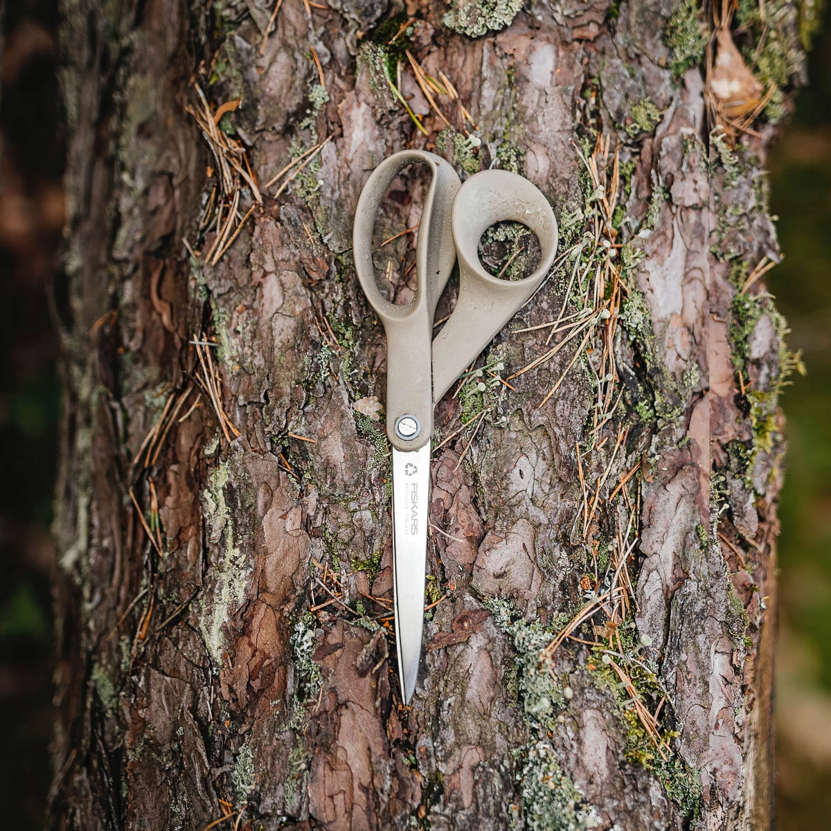 Krejčovské /domácí /univerzální recyklované nůžky Fiskars 1058094, tvarovan