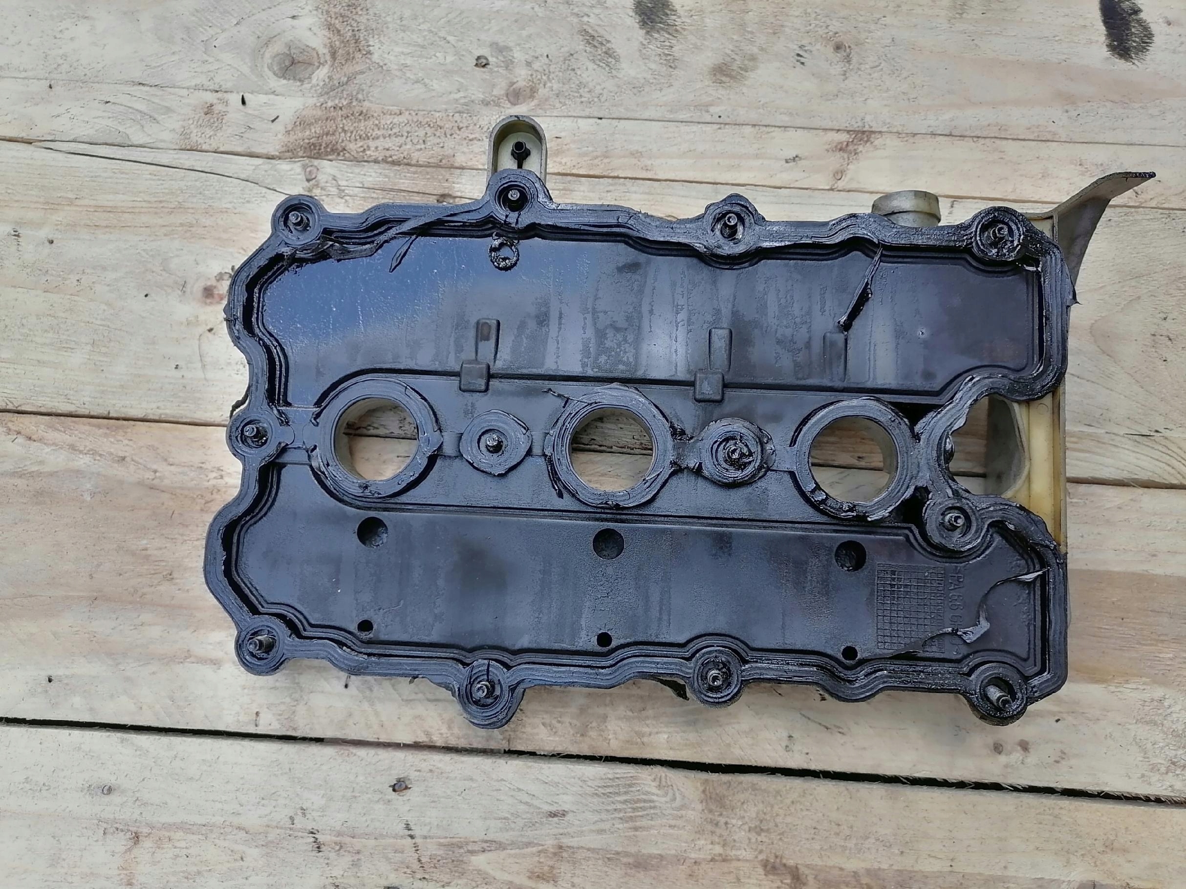 Abdeckung der Ventile A6 C6 2.4 06E103472J