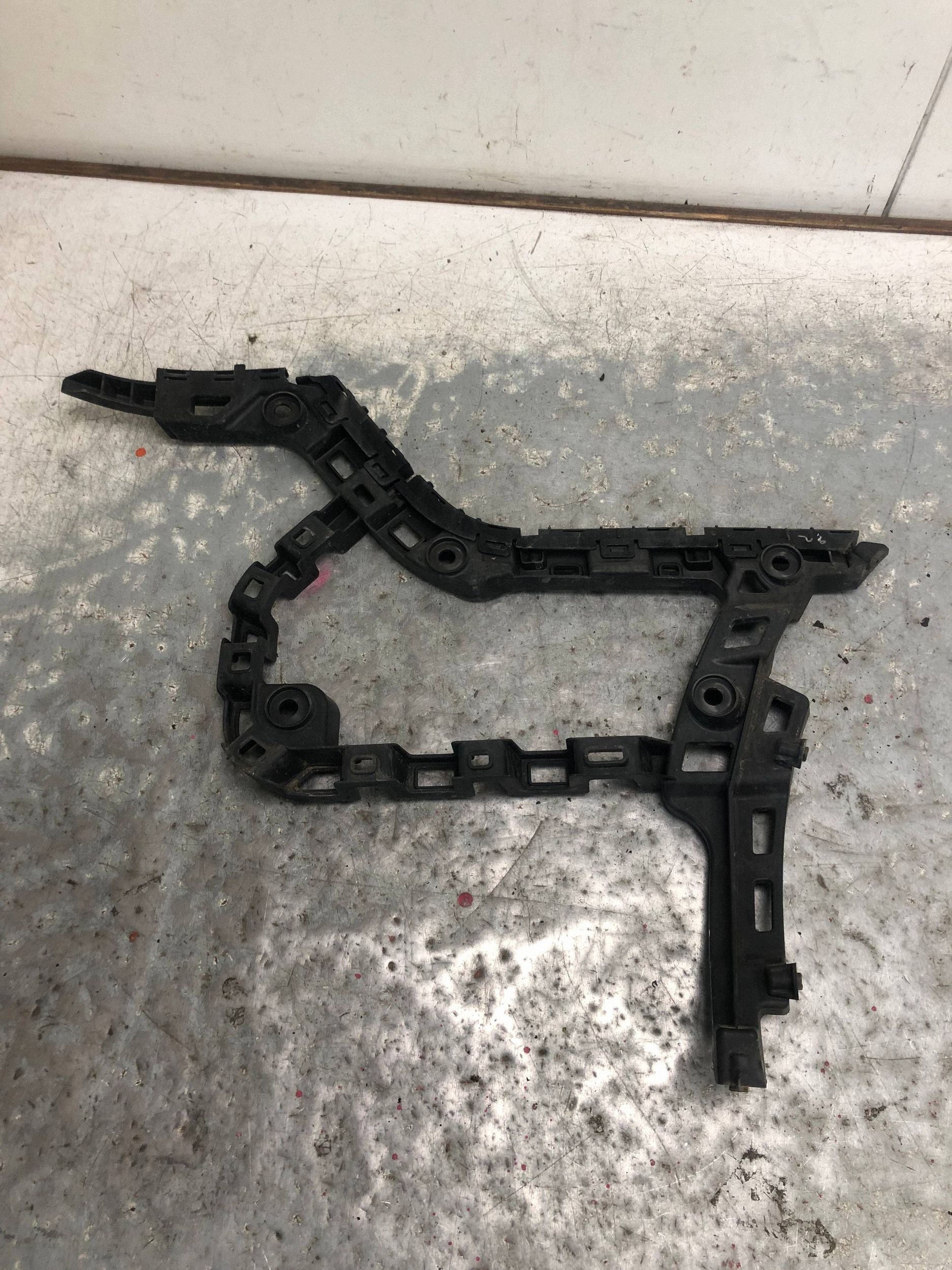 bumper bracket left rear part VW GOLF VII KOMBI 5G9807375