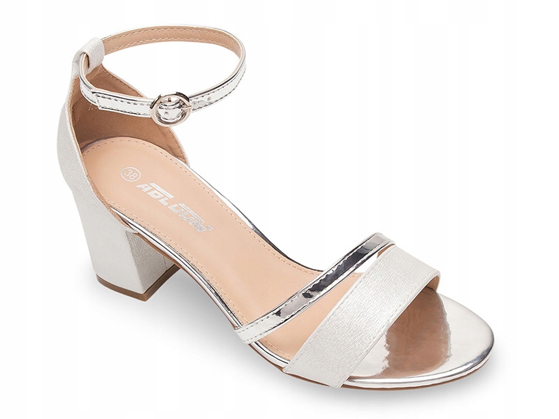 

Zachwycające Srebrne sandałki damskie na Słupku 38