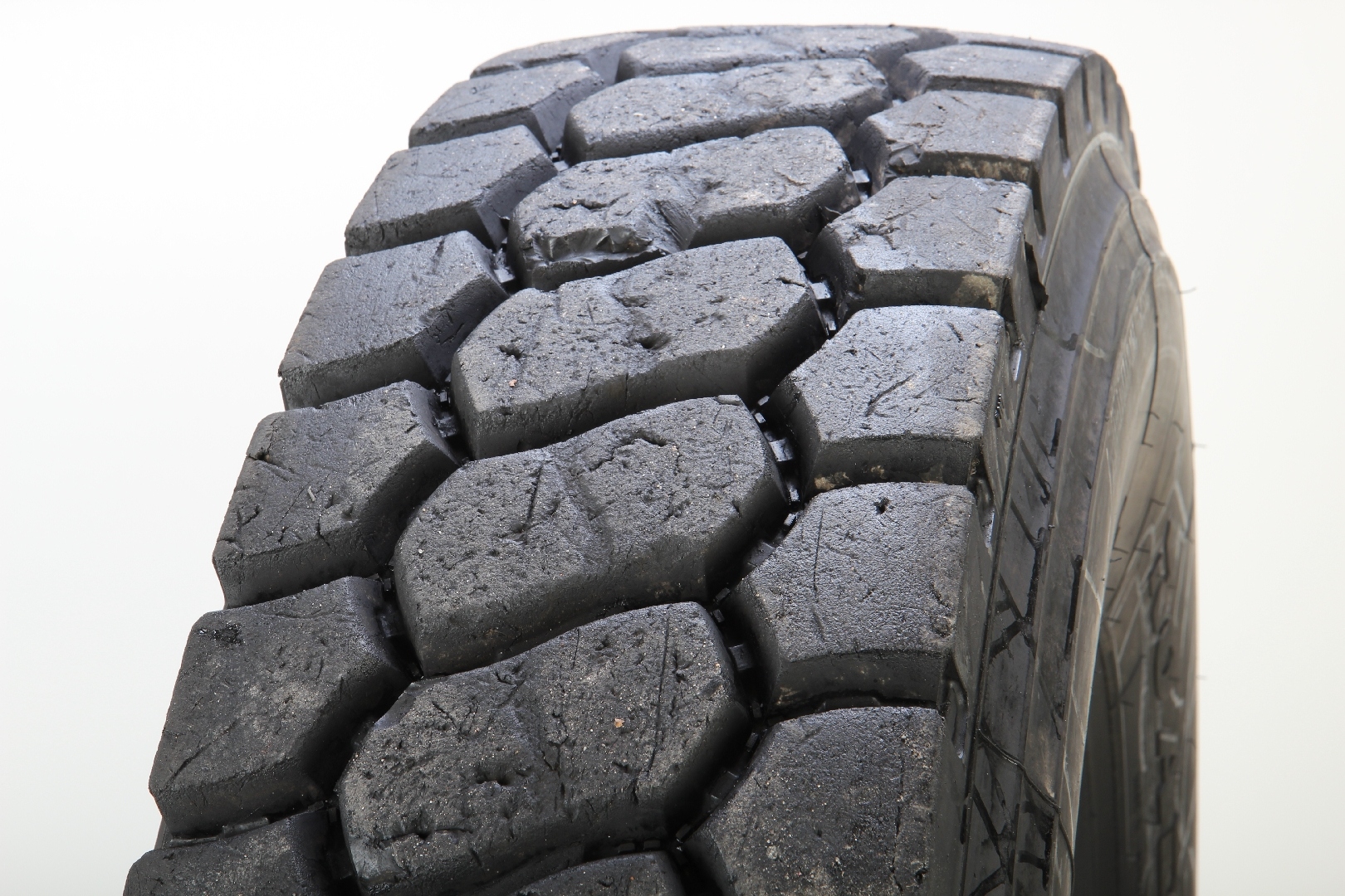 1x 13r22, 5 RoadX MS661 (T4587)