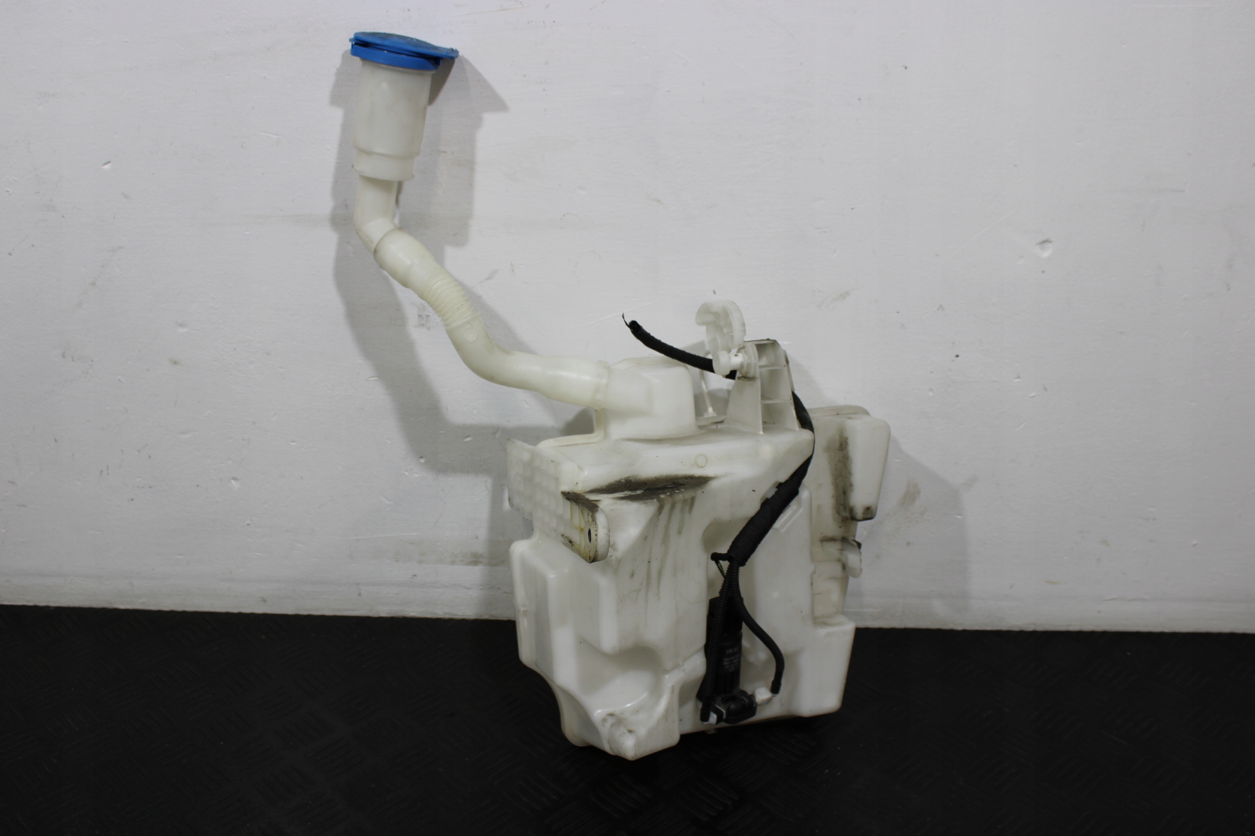 washer fluid tank VW POLO V 5 6C0 LIFT