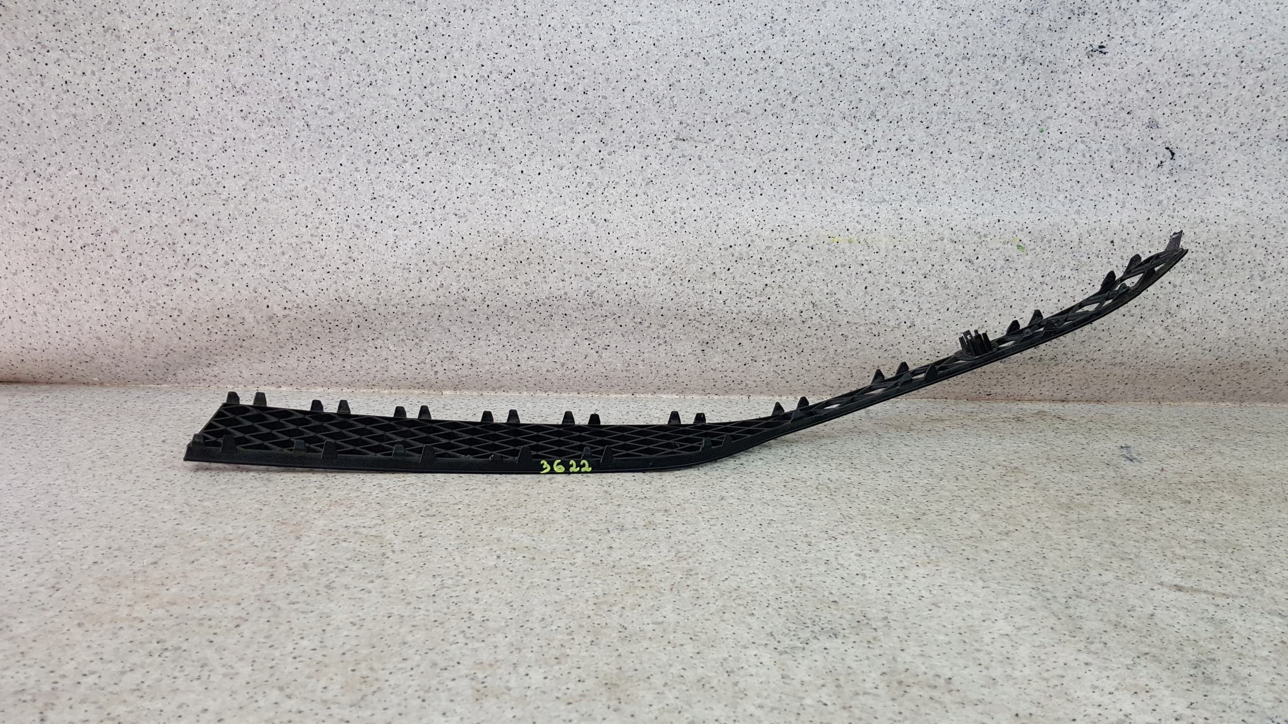 BENTLEY BENTAYGA left grid bumper front 3622