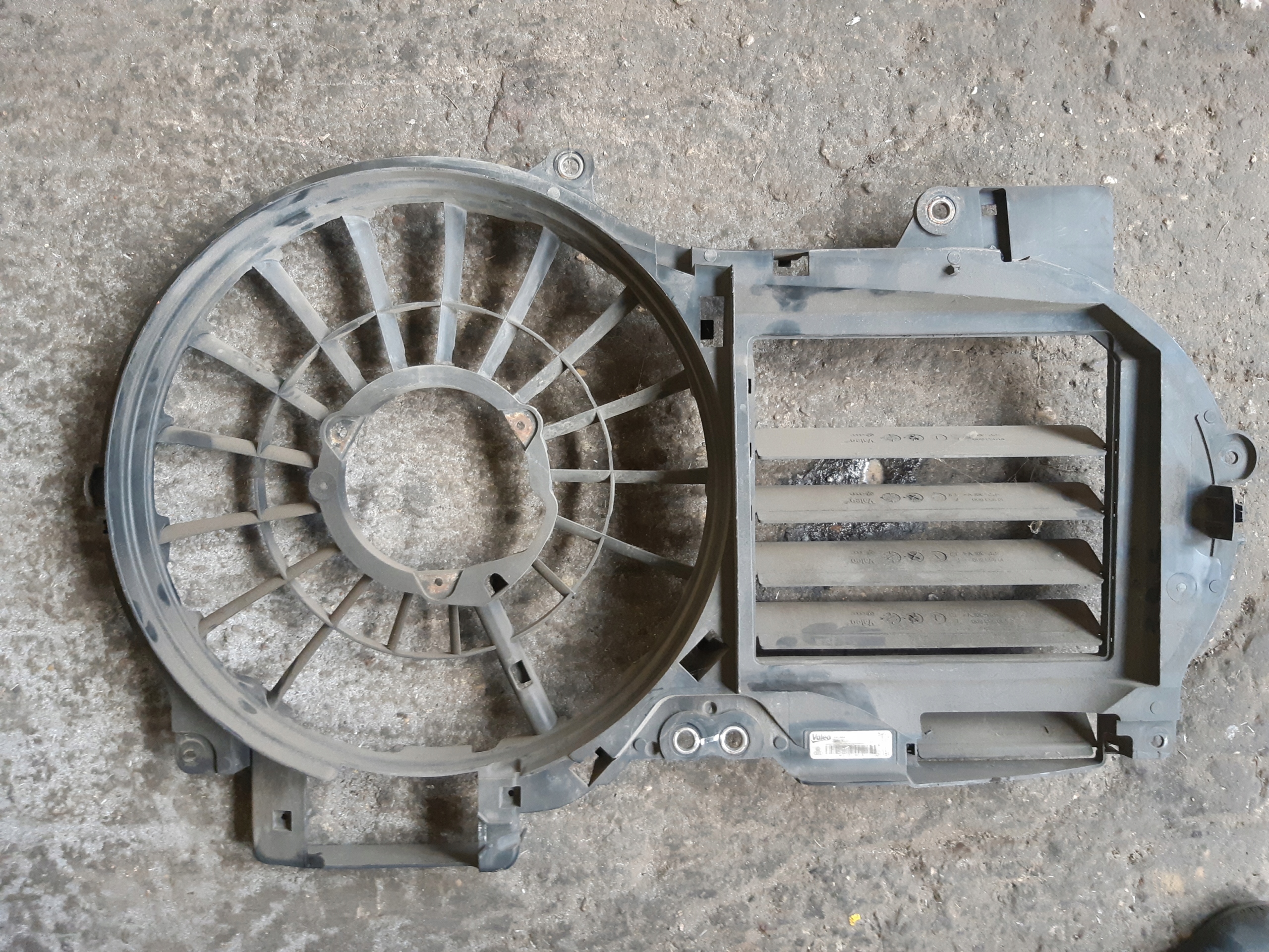 AUDI A6 C6 2.0 TDI obal RÁM ventylátorov 4F0121003D