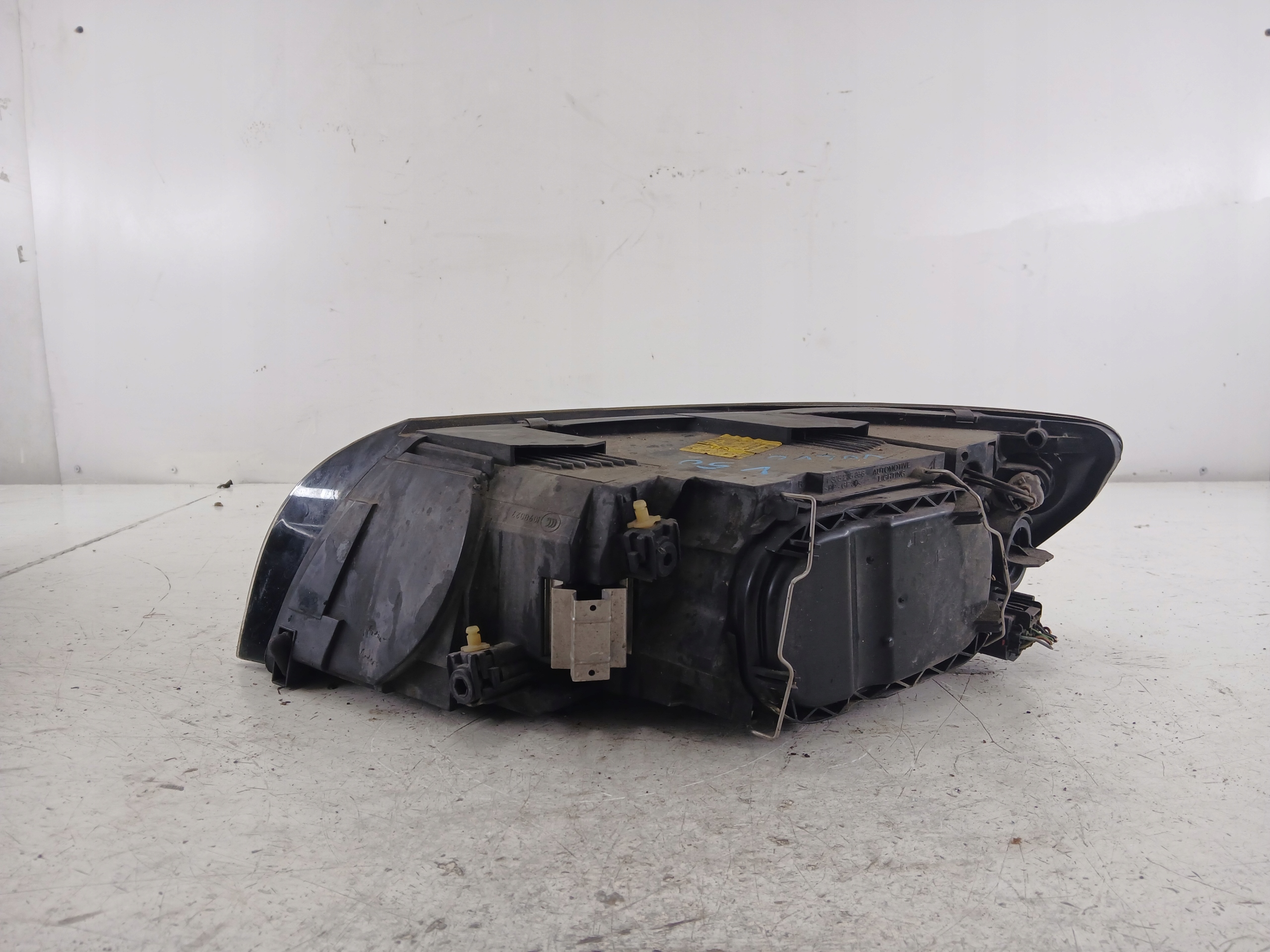 VOLVO V50 S40 II light right front lens 30698886