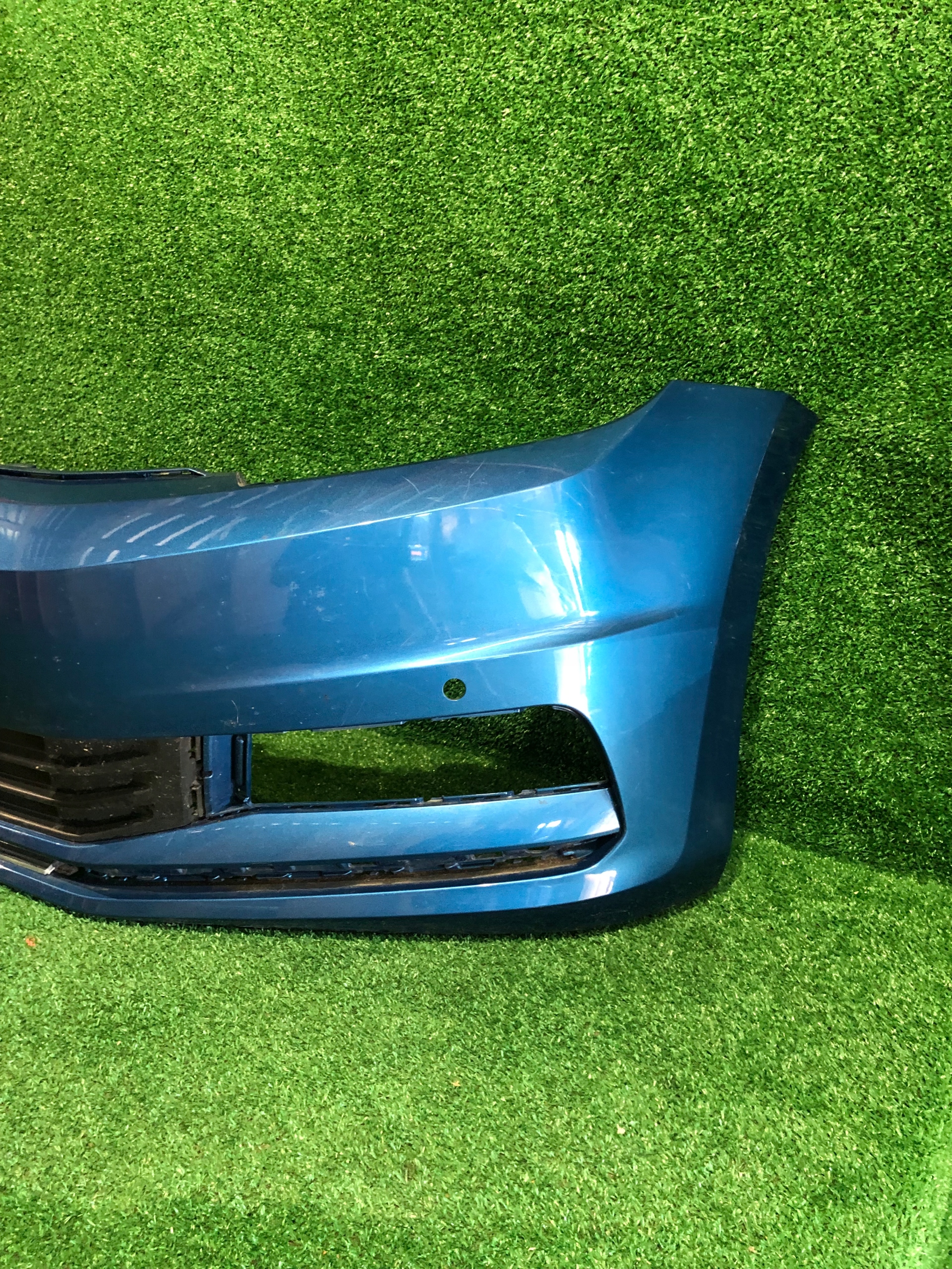 front bumper front VW TOURAN II 5TA PDC NR.Z1082