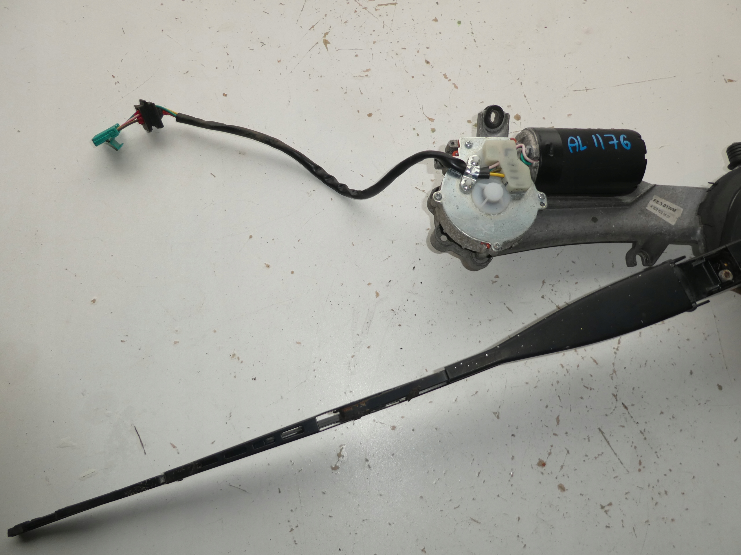 MERCEDES W210 arm wiper front A2028200607