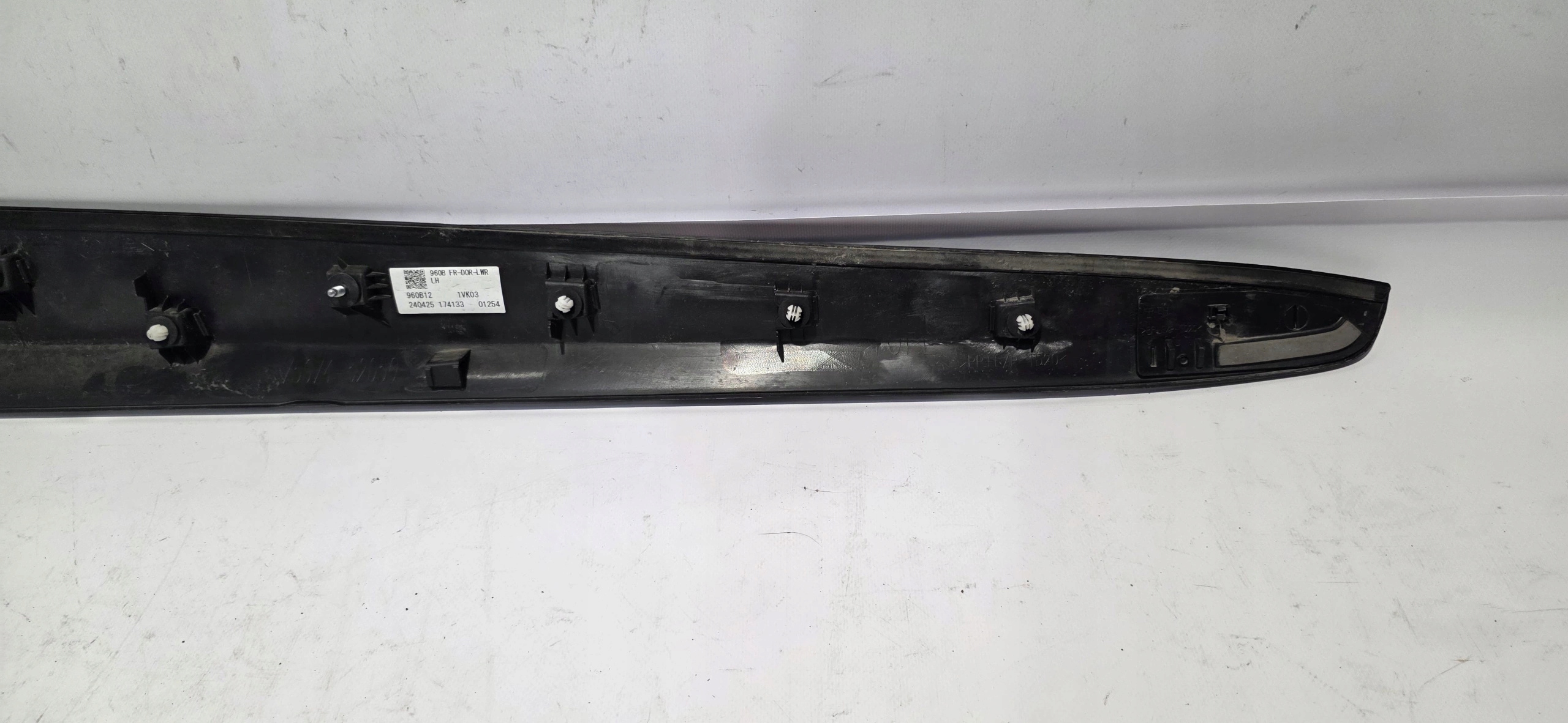 moulding door left front LEXUS LBX 23- original 75074-52050