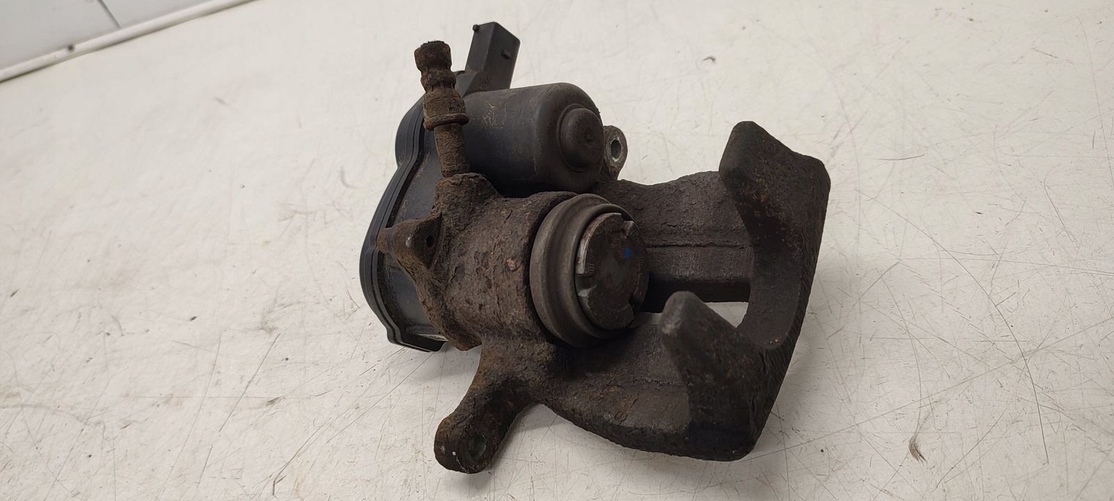 caliper rear part rear right electrical Audi A4 B8