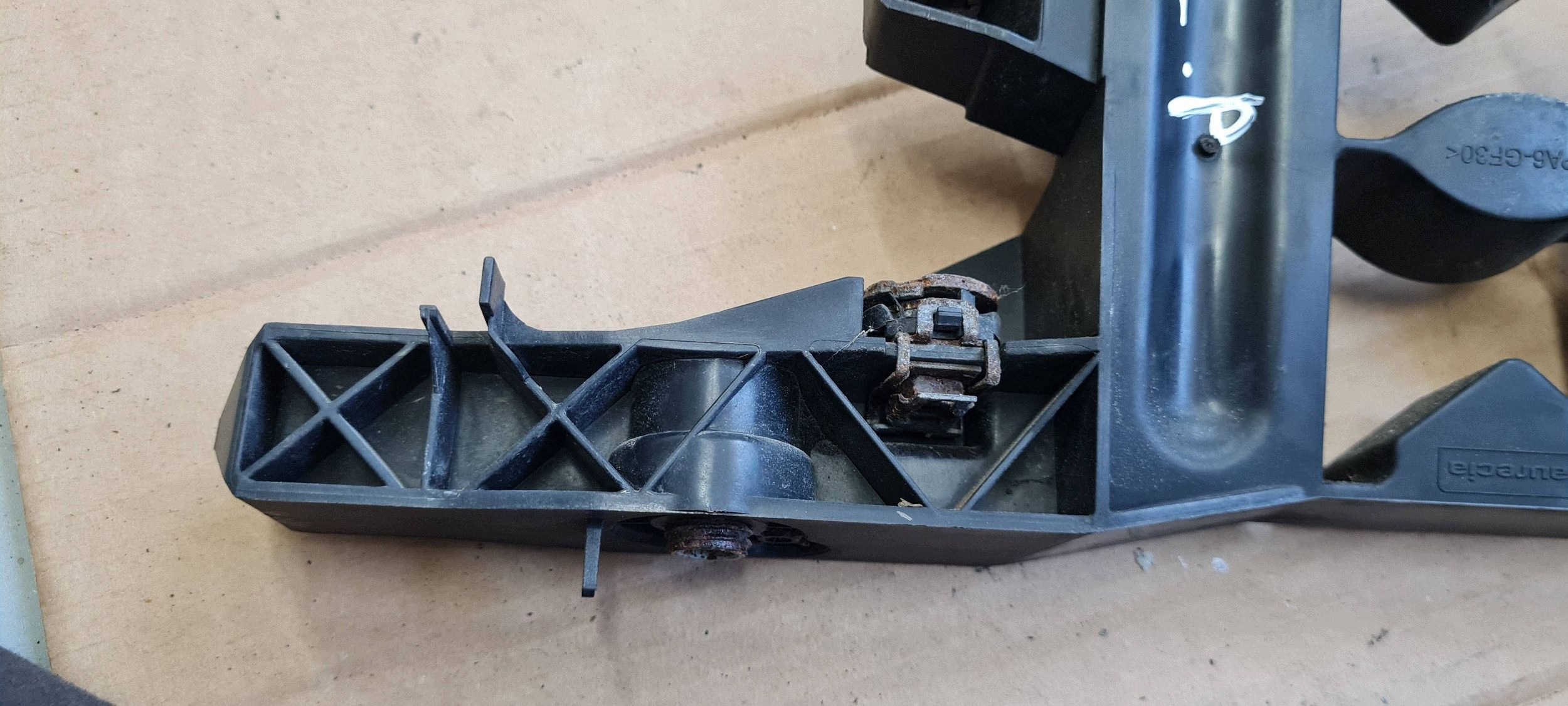 A7 4G S7 support holder lights bracket left front 4G8805607